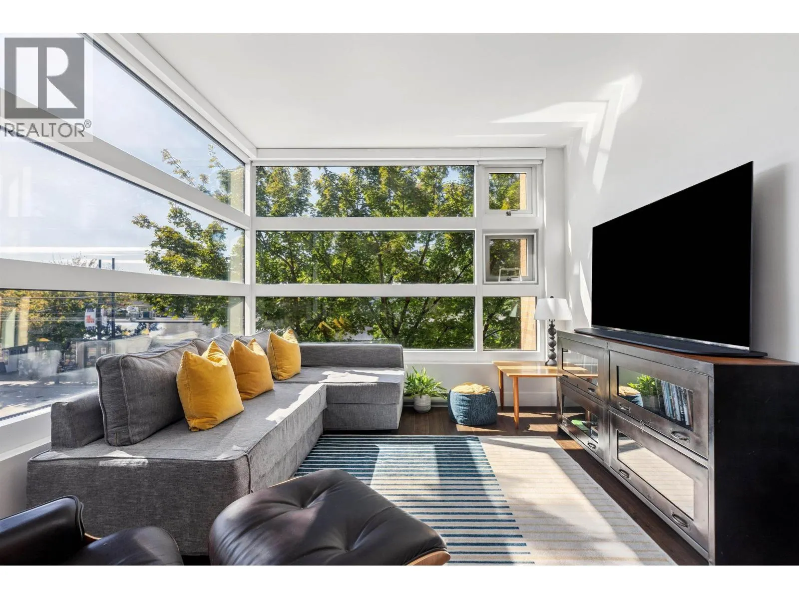214 2250 COMMERCIAL DRIVE