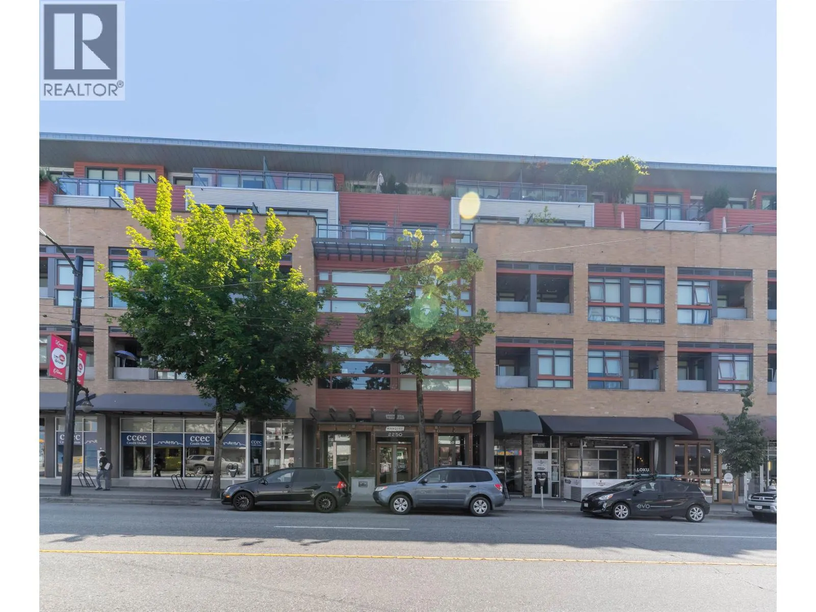 214 2250 COMMERCIAL DRIVE