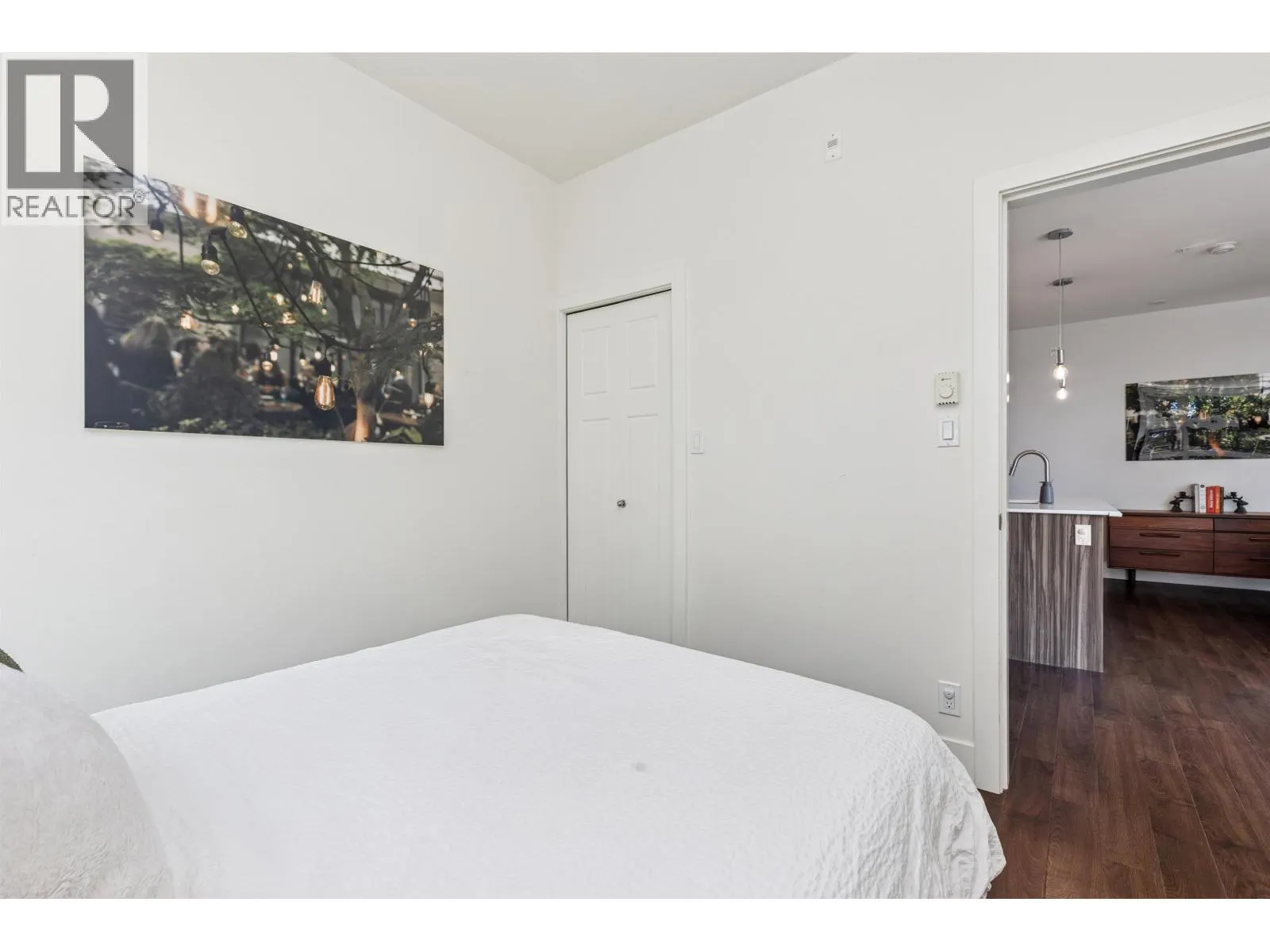 214 2250 COMMERCIAL DRIVE