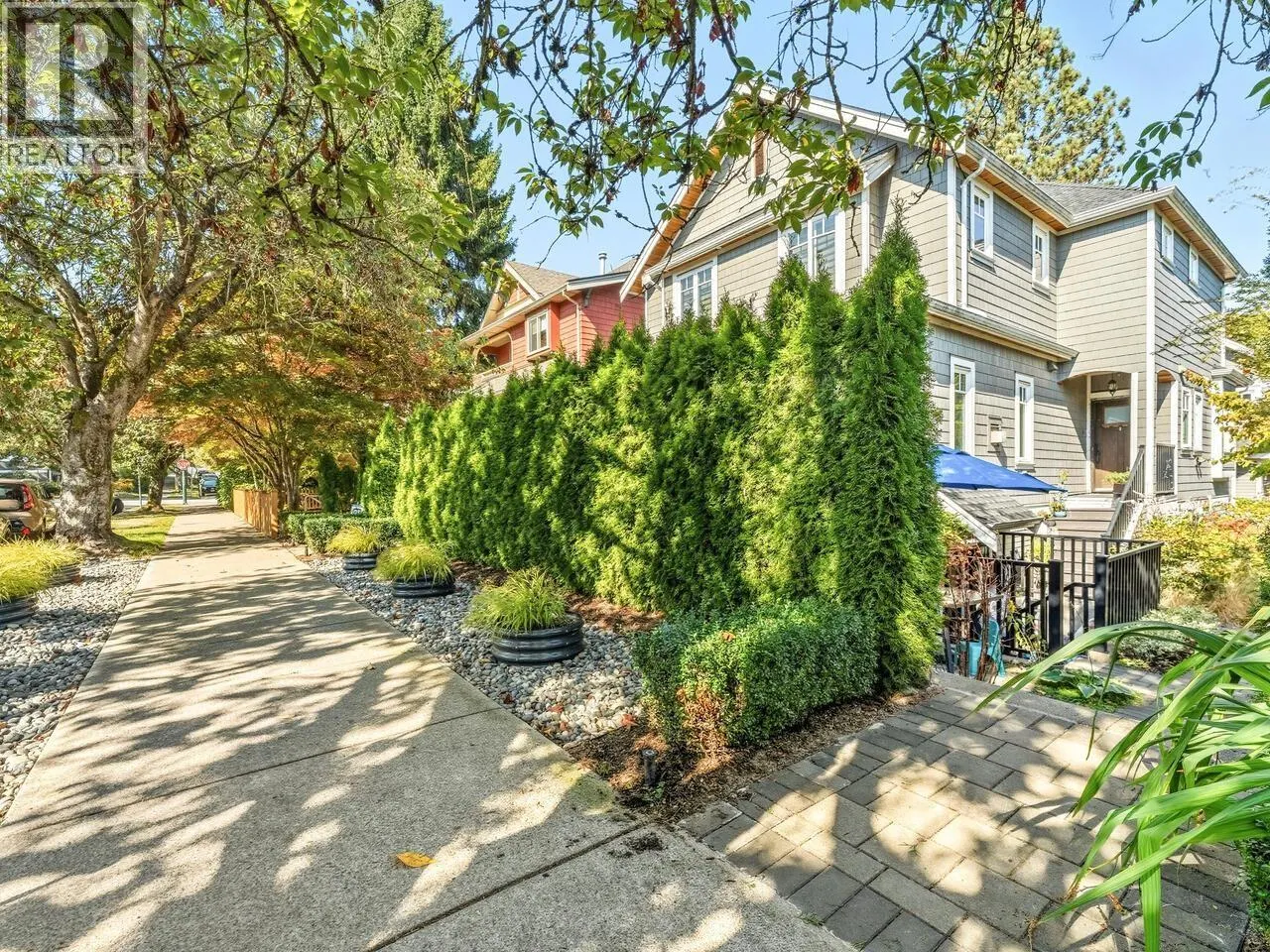 165 W 14TH AVENUE