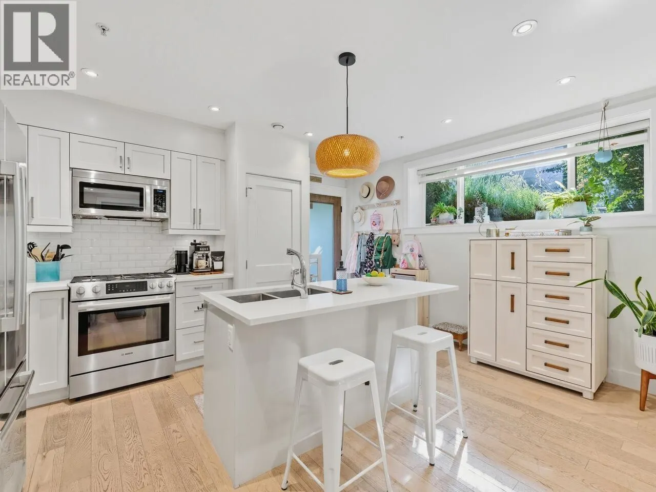 165 W 14TH AVENUE