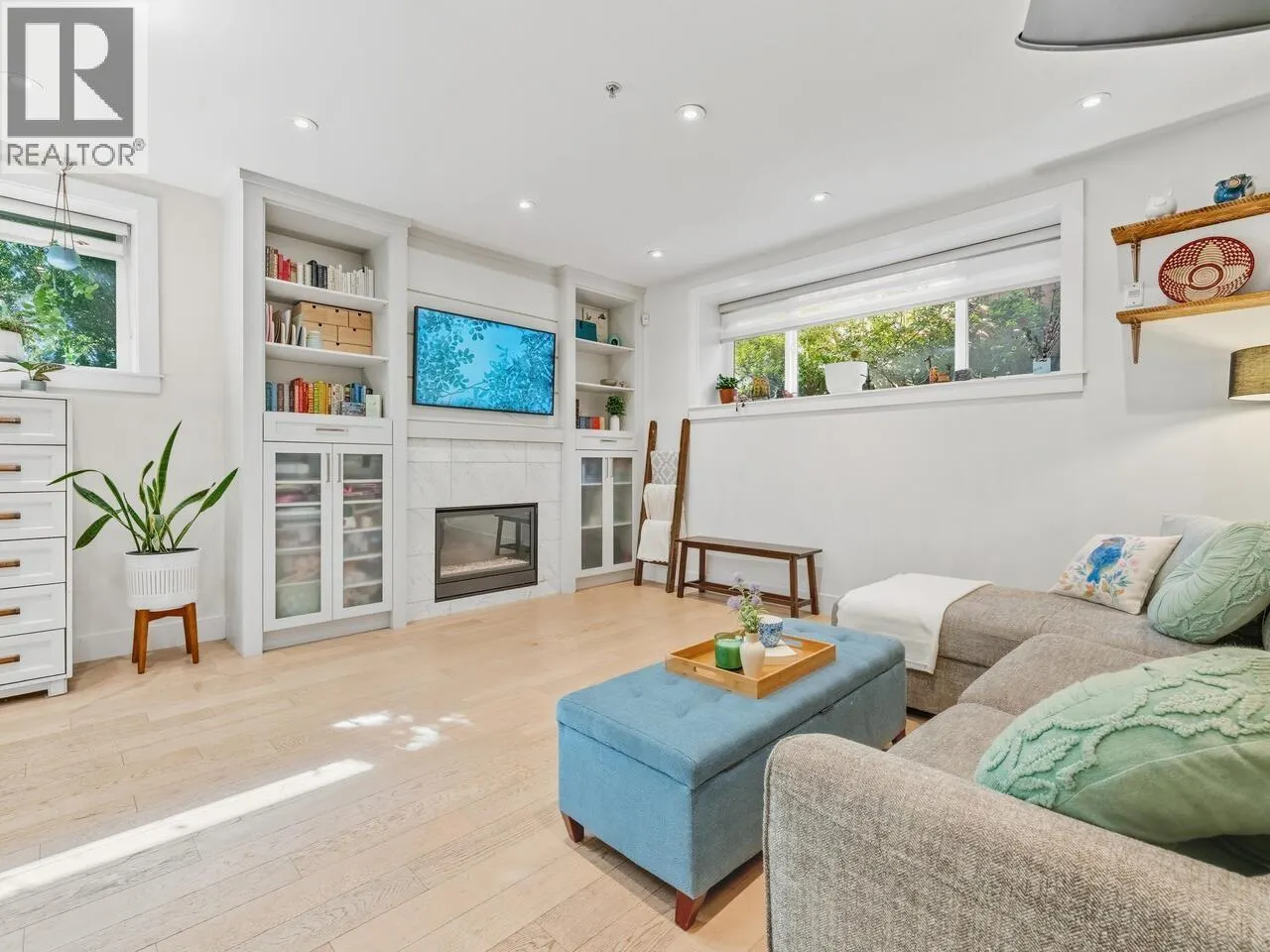 165 W 14TH AVENUE