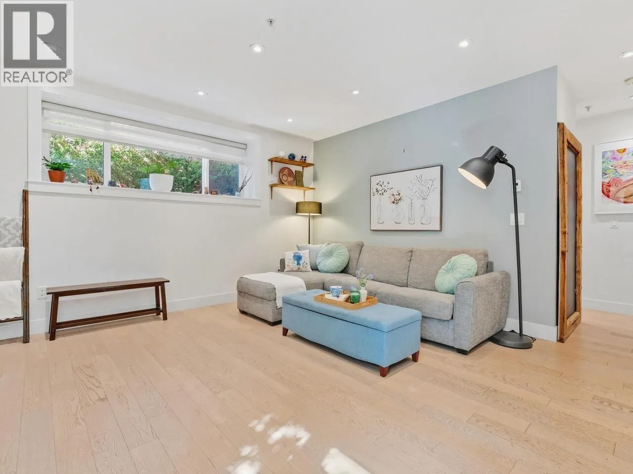 165 W 14TH AVENUE