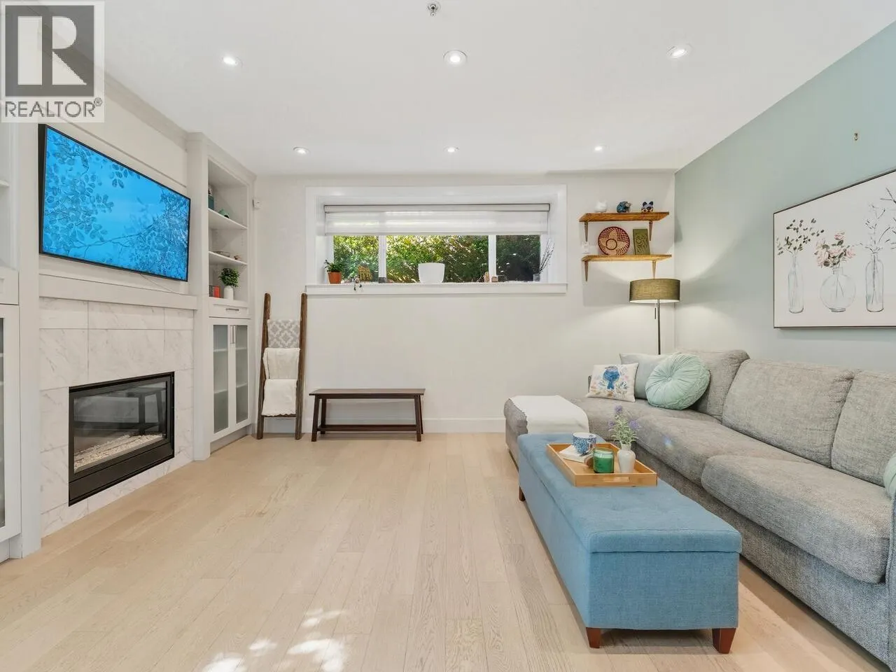 165 W 14TH AVENUE