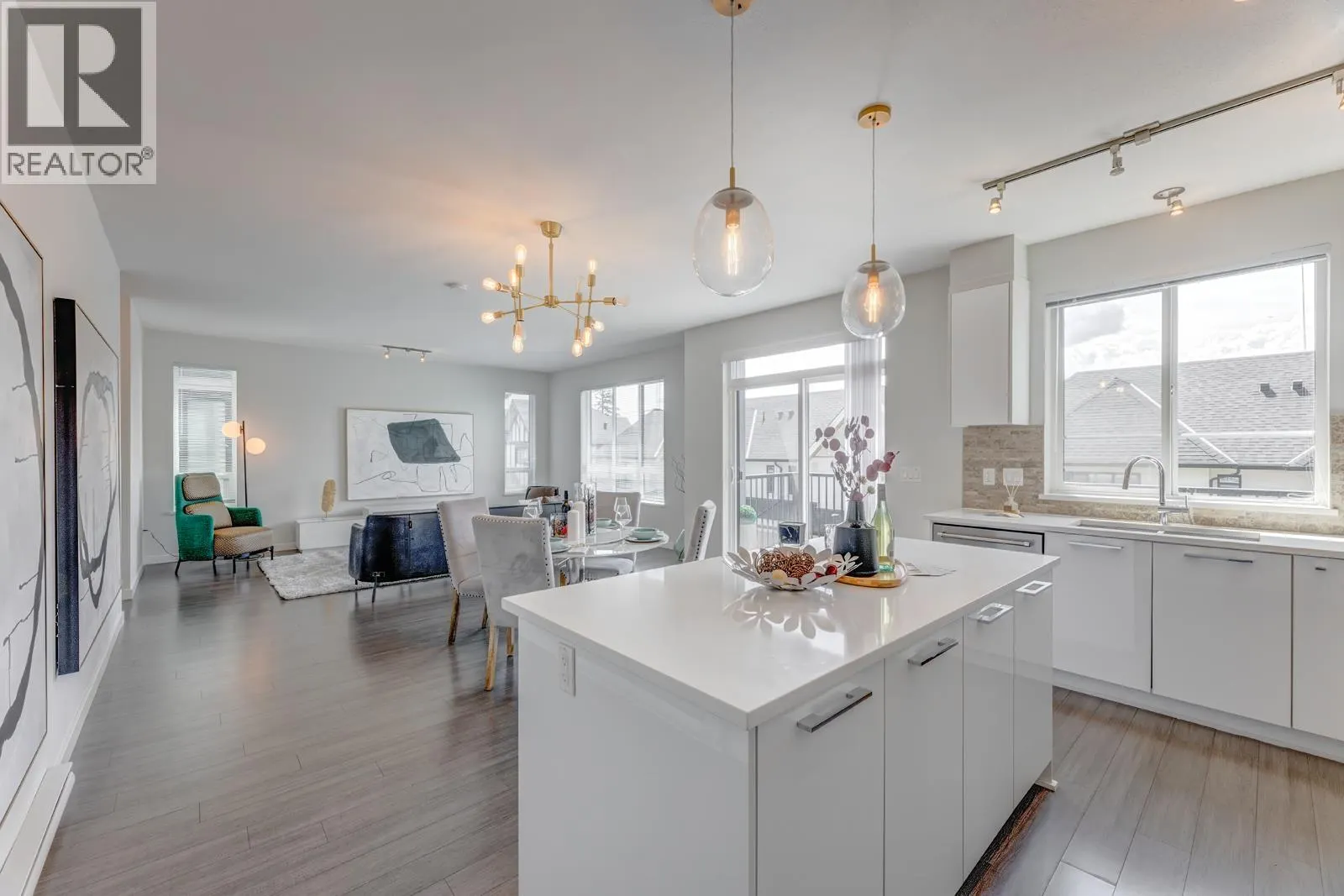 60 3500 BURKE VILLAGE PROMENADE