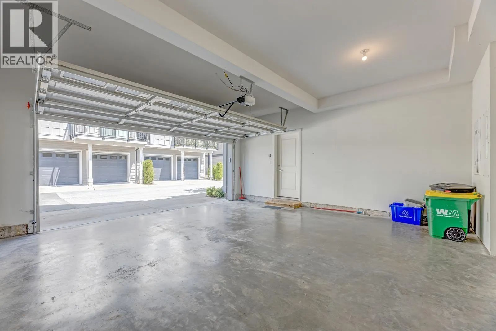 60 3500 BURKE VILLAGE PROMENADE