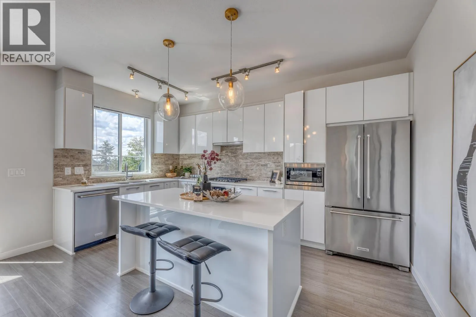 60 3500 BURKE VILLAGE PROMENADE