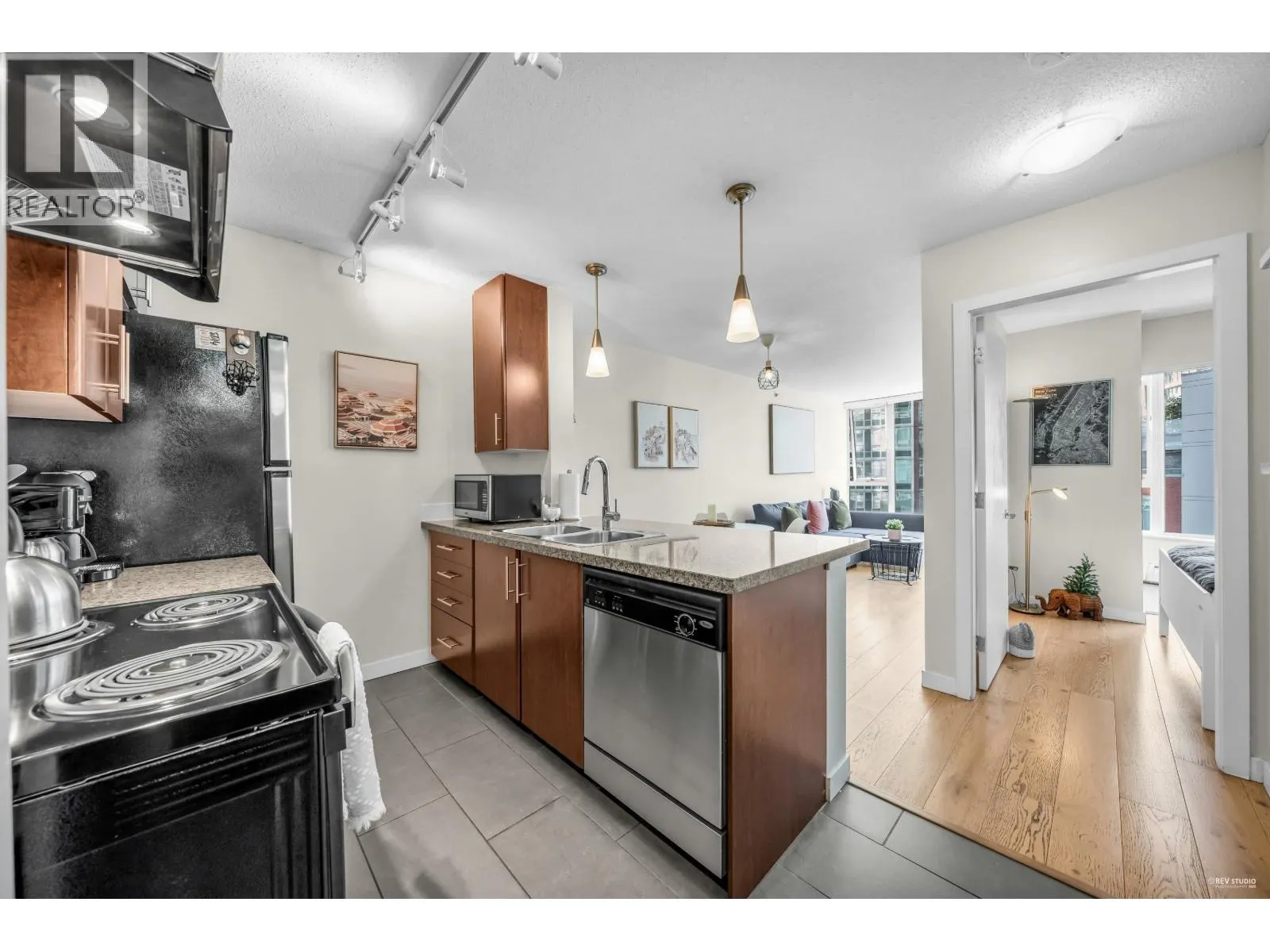 703 58 KEEFER PLACE