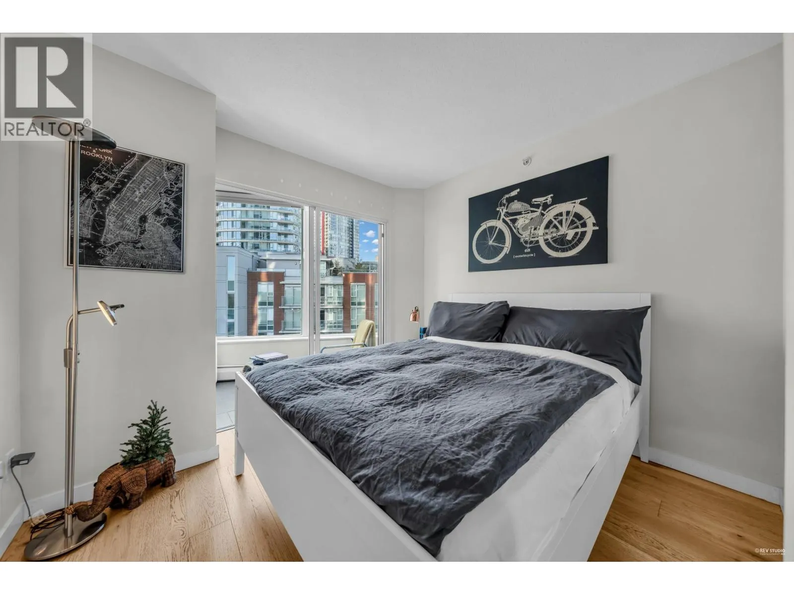 703 58 KEEFER PLACE