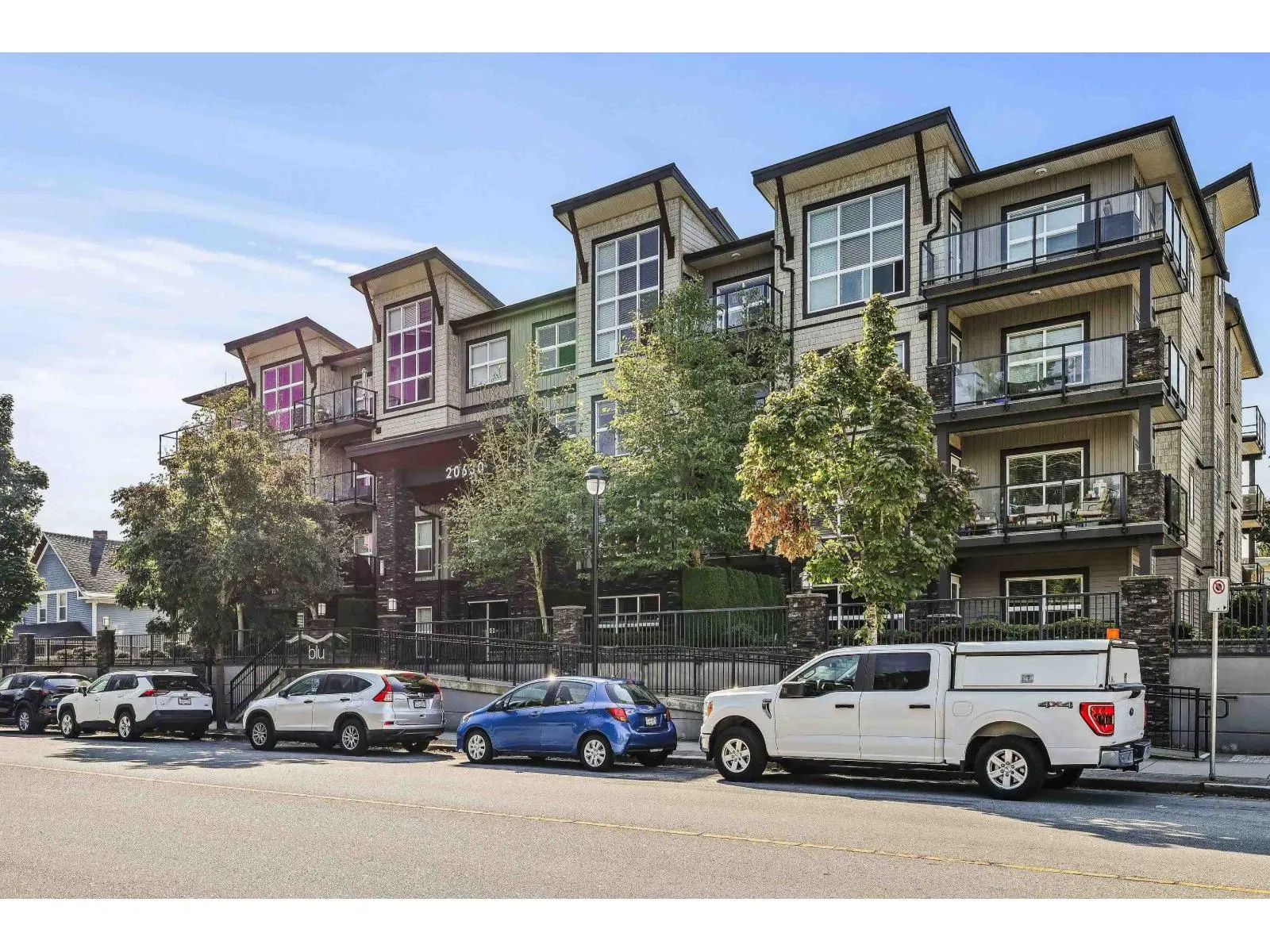 207 20630 DOUGLAS CRESCENT