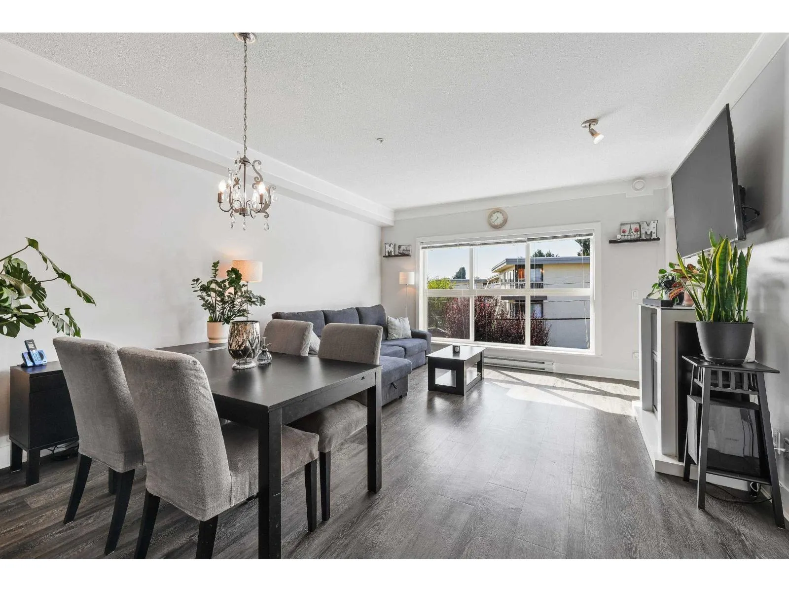207 20630 DOUGLAS CRESCENT