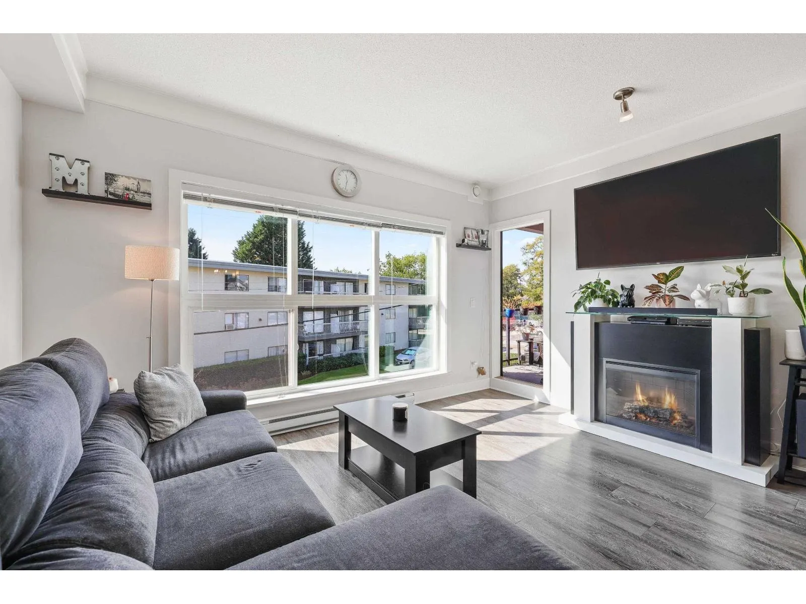 207 20630 DOUGLAS CRESCENT