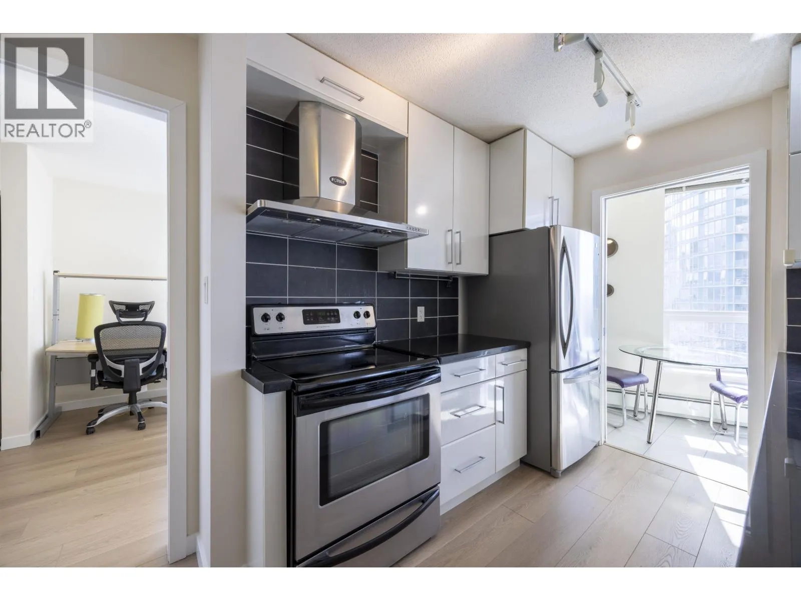 1906 188 KEEFER PLACE