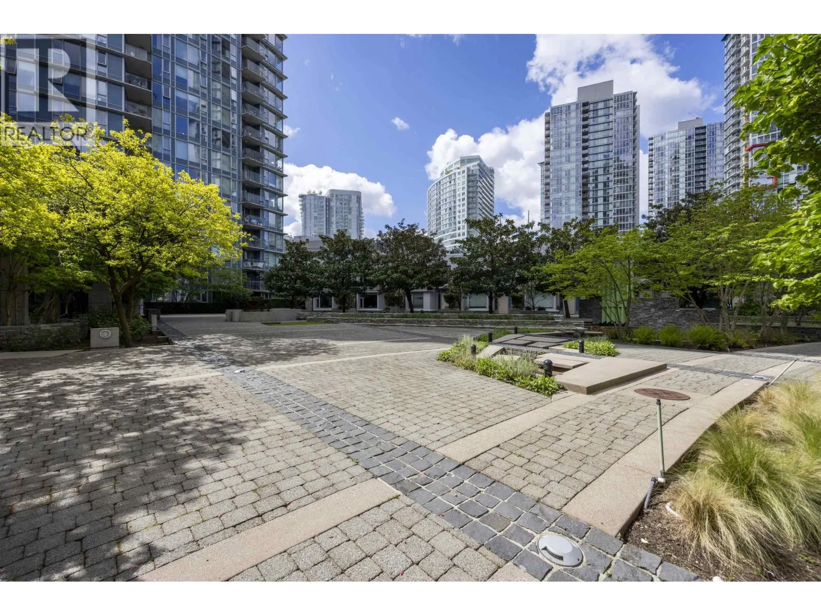 1906 188 KEEFER PLACE