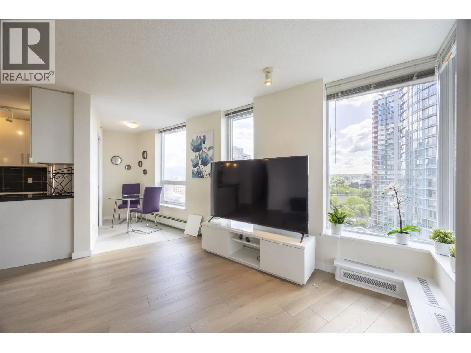 1906 188 KEEFER PLACE