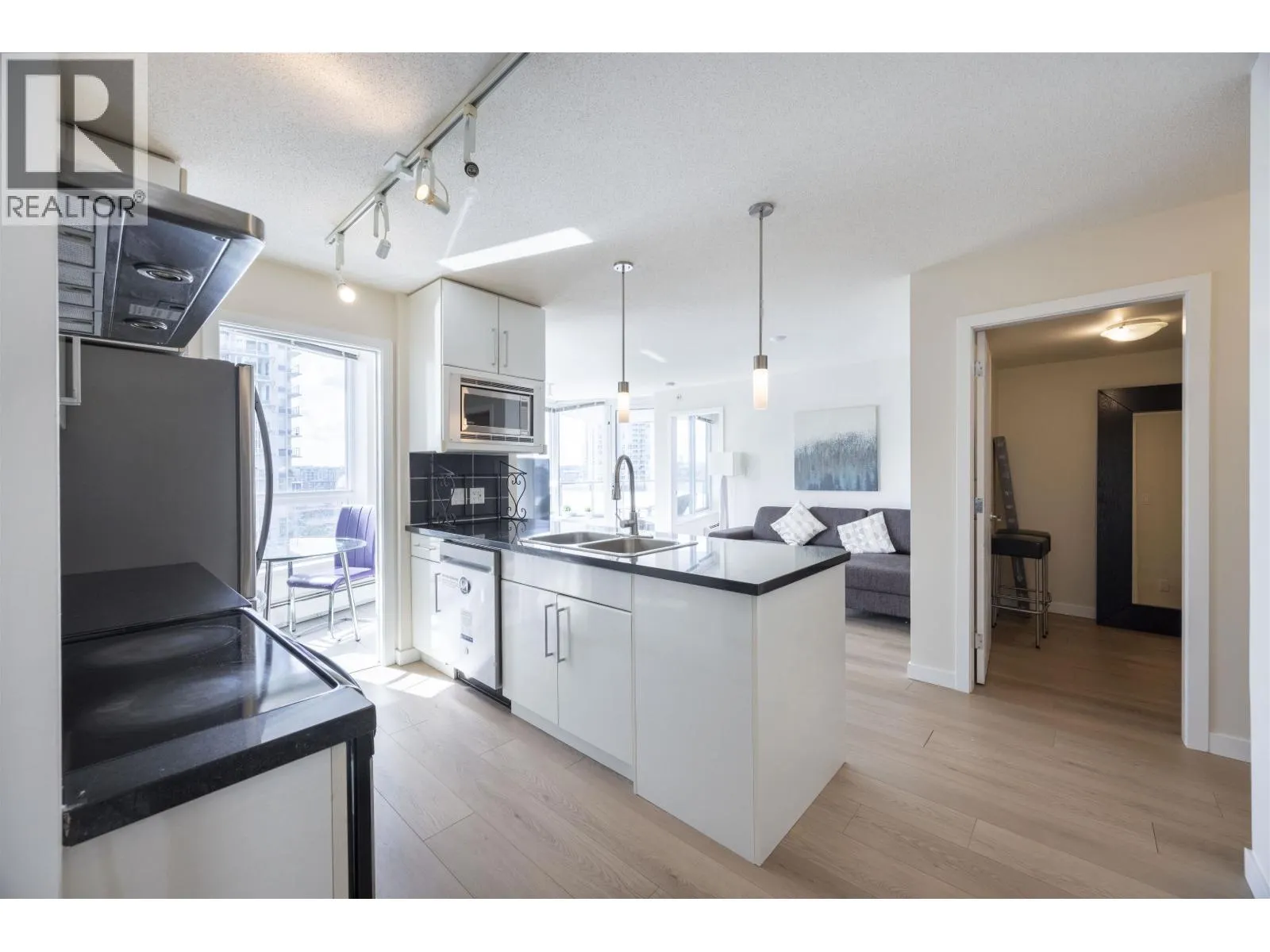 1906 188 KEEFER PLACE