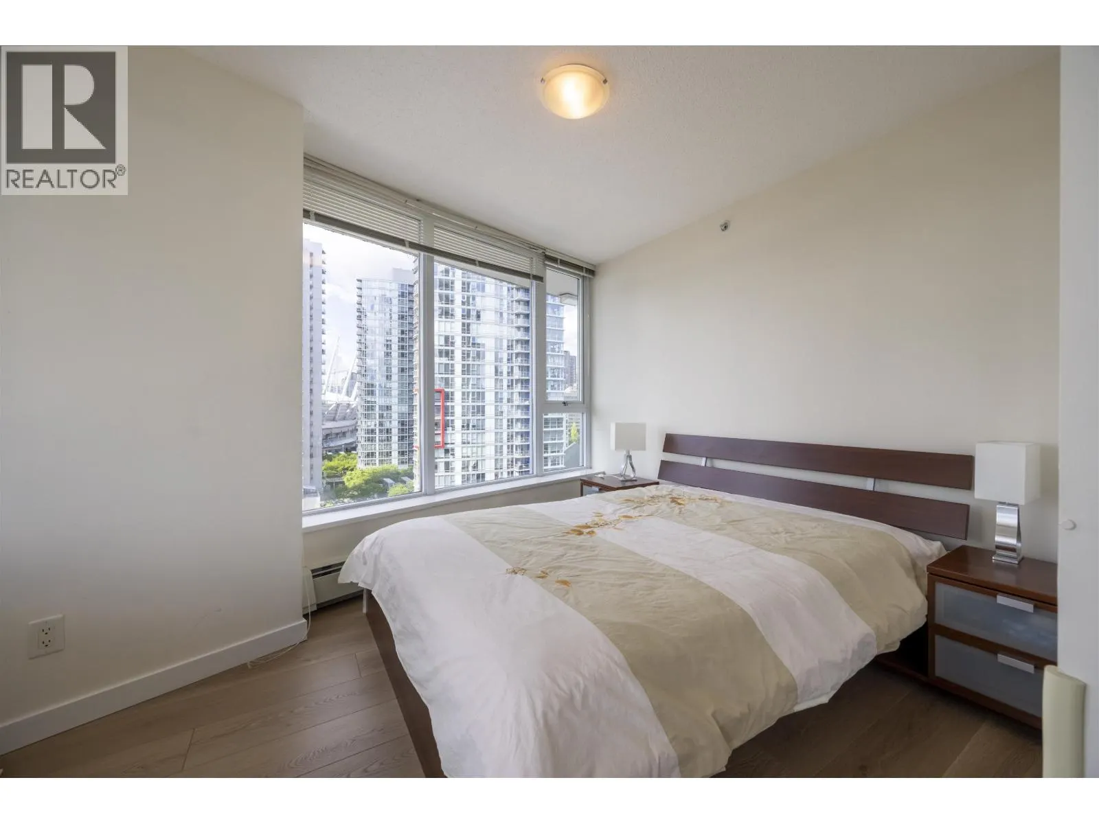 1906 188 KEEFER PLACE