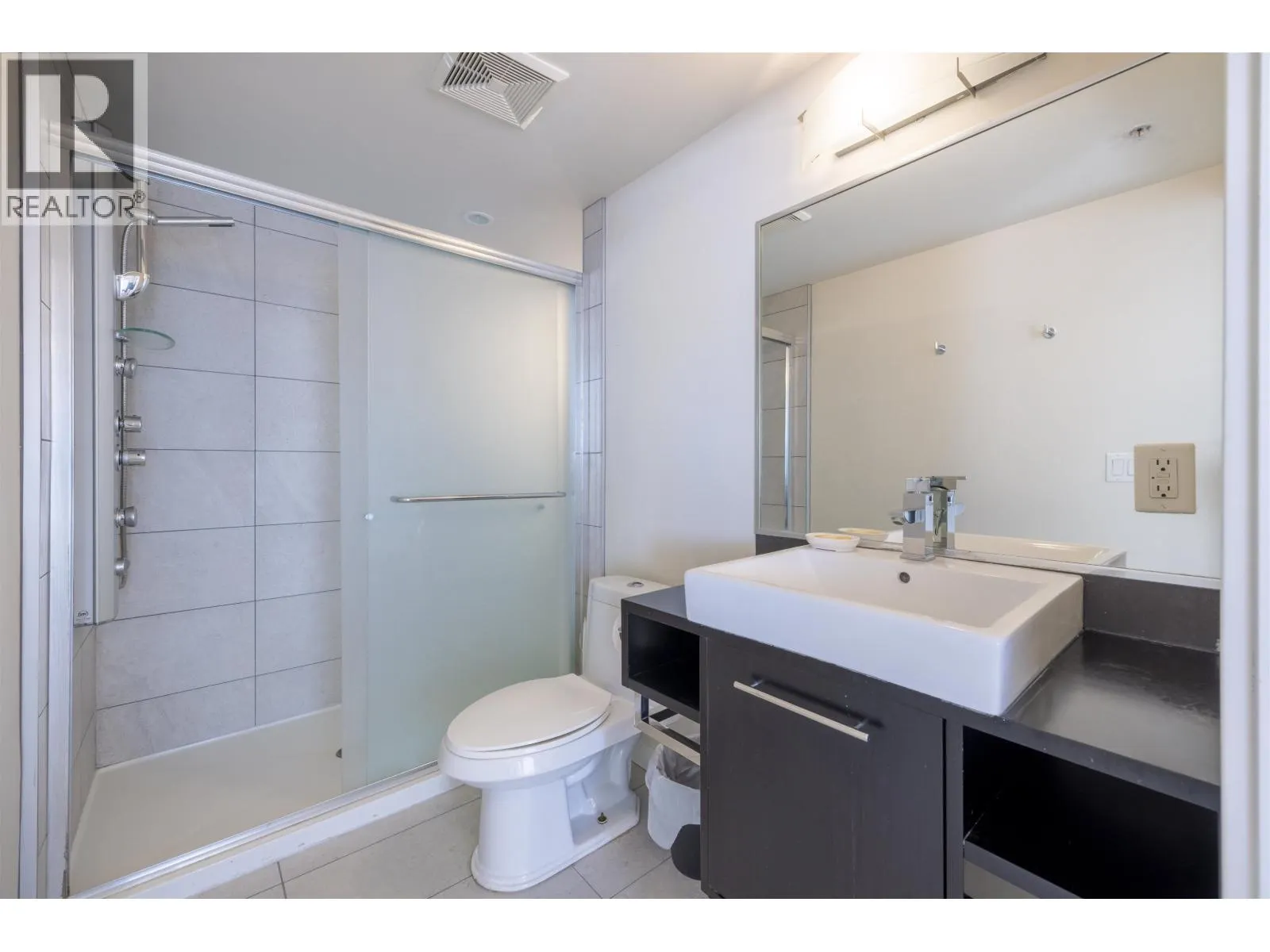 1906 188 KEEFER PLACE
