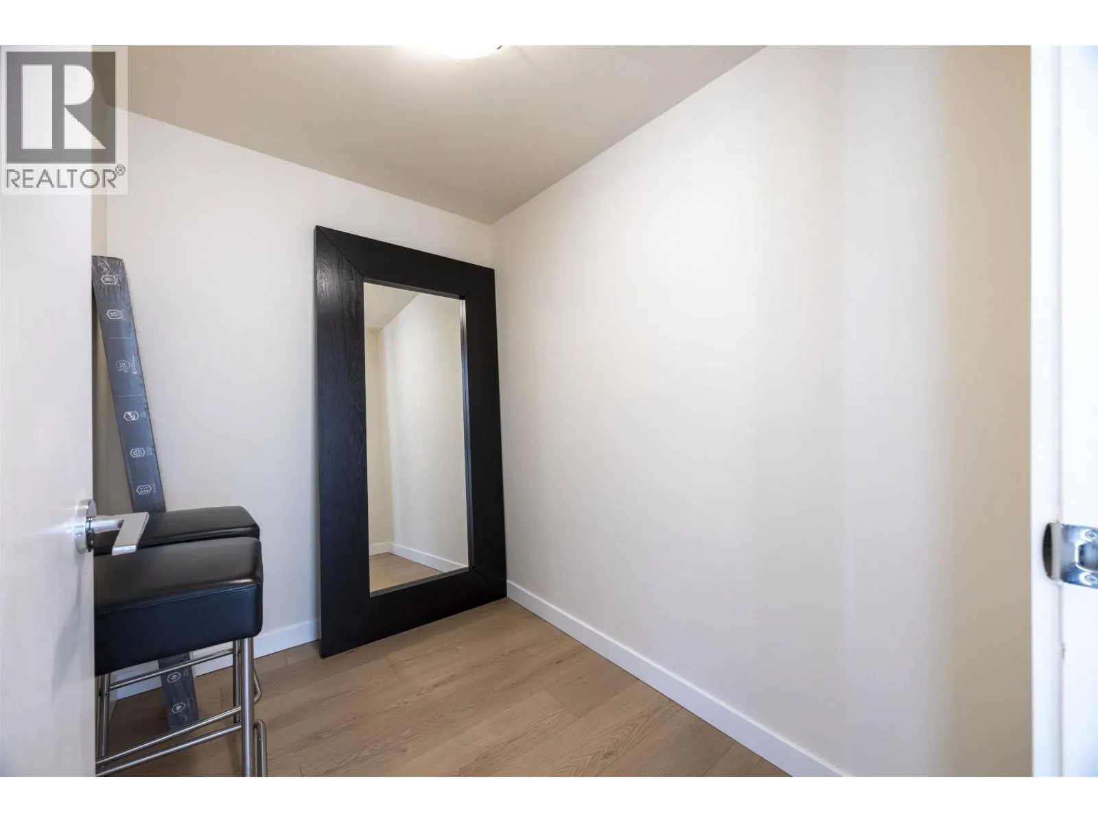 1906 188 KEEFER PLACE