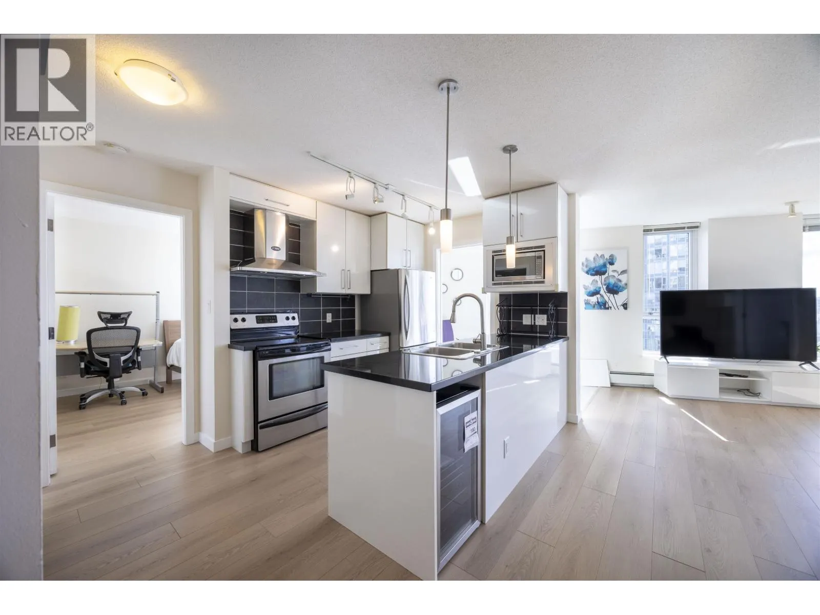 1906 188 KEEFER PLACE