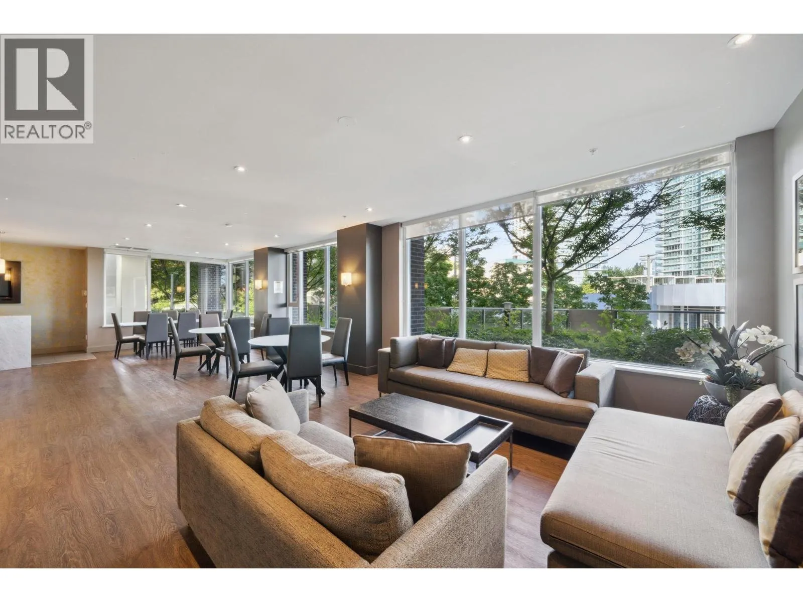 2905 2133 DOUGLAS ROAD