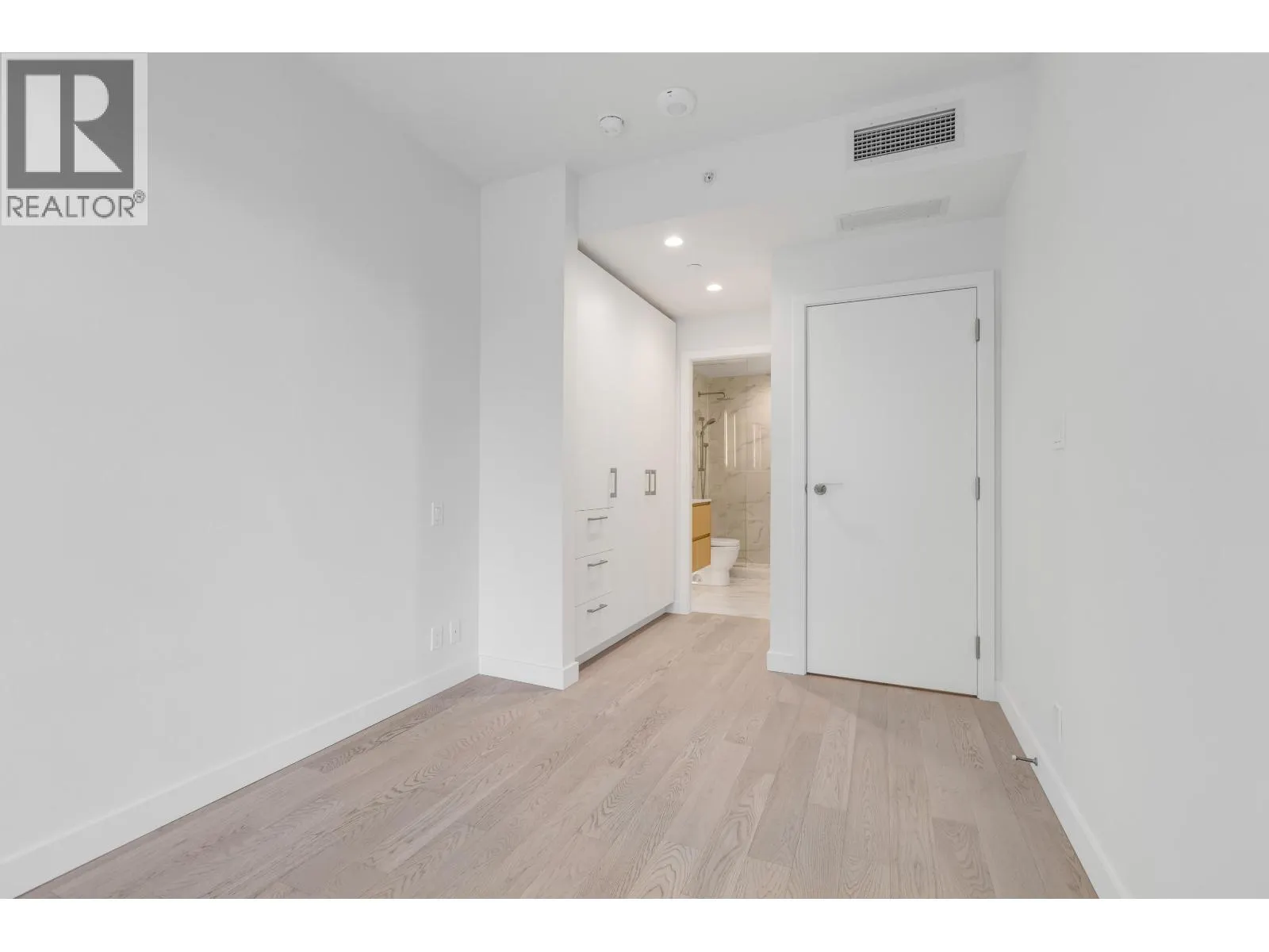 605 6811 PEARSON WAY