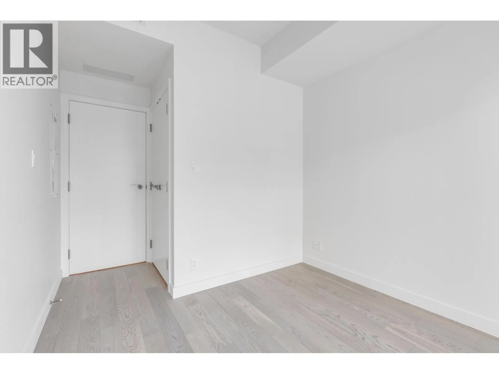 605 6811 PEARSON WAY