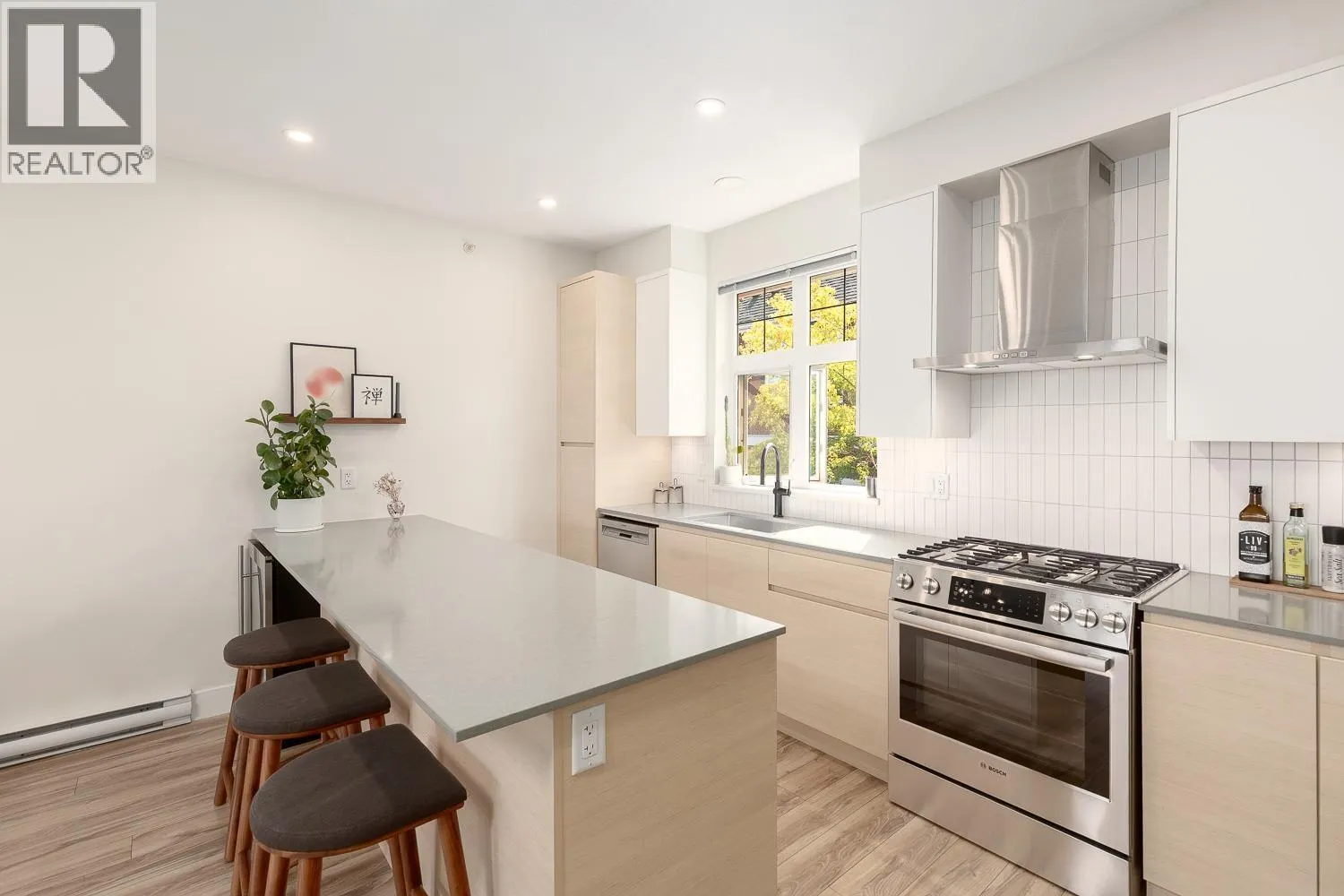 2272 ST. GEORGE STREET