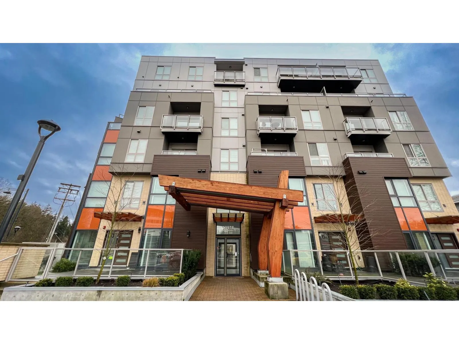 304 13978 FRASER HIGHWAY