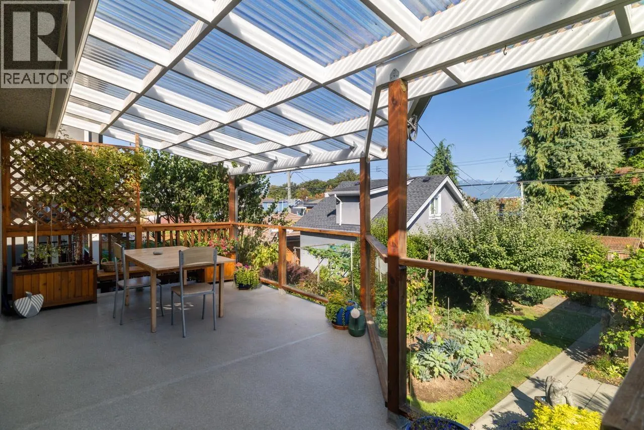 2743 KITCHENER STREET