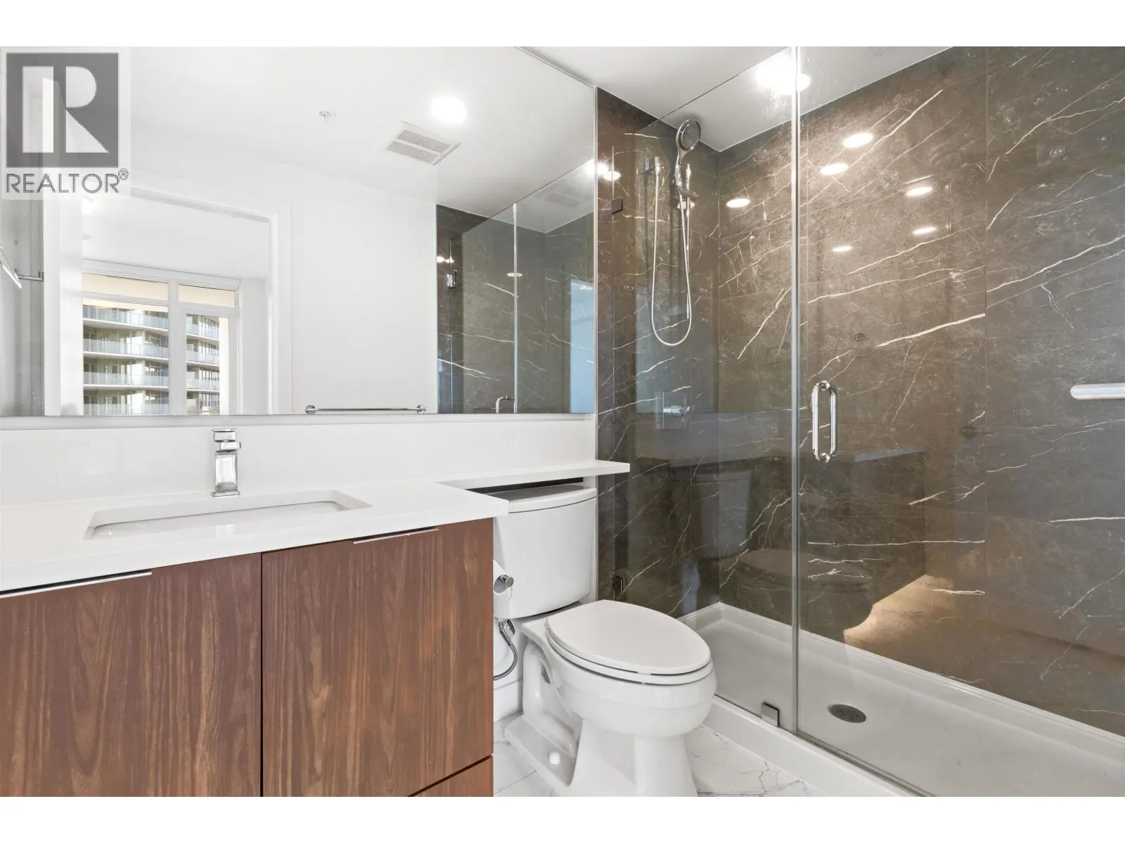 404 7683 PARK CRESCENT