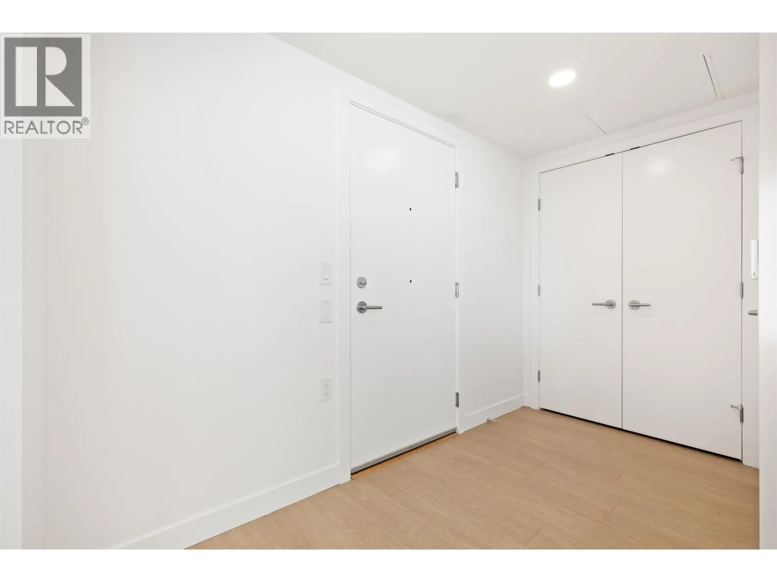 404 7683 PARK CRESCENT