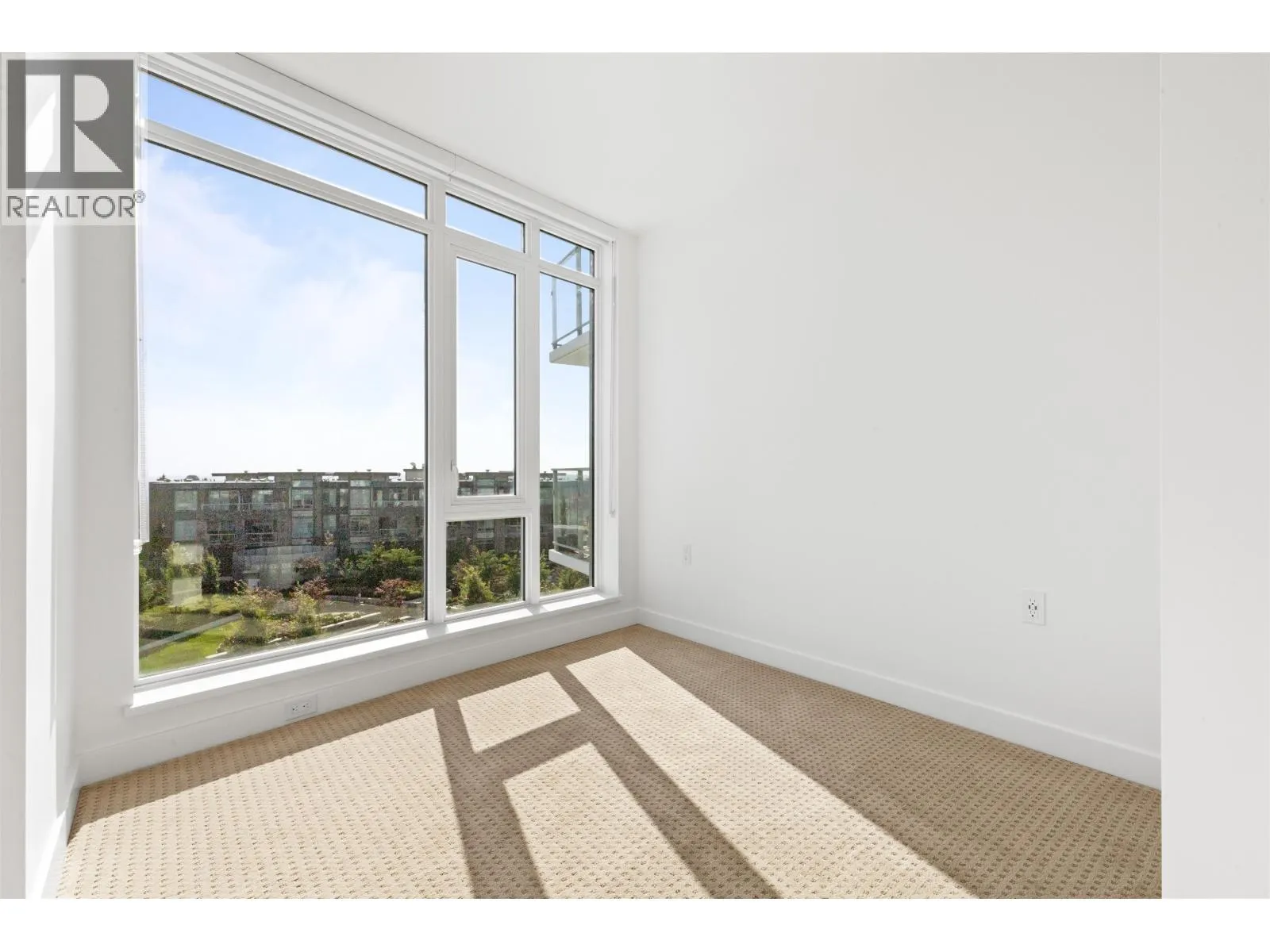 404 7683 PARK CRESCENT