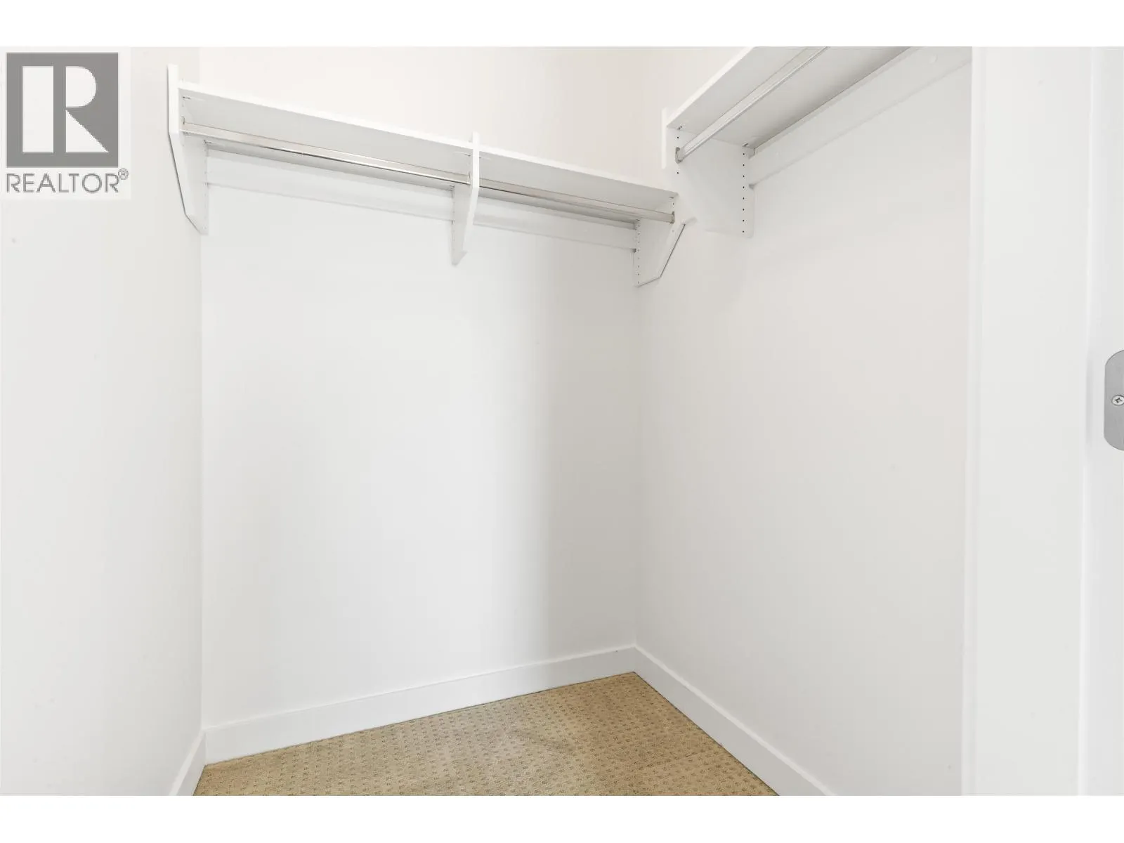 404 7683 PARK CRESCENT