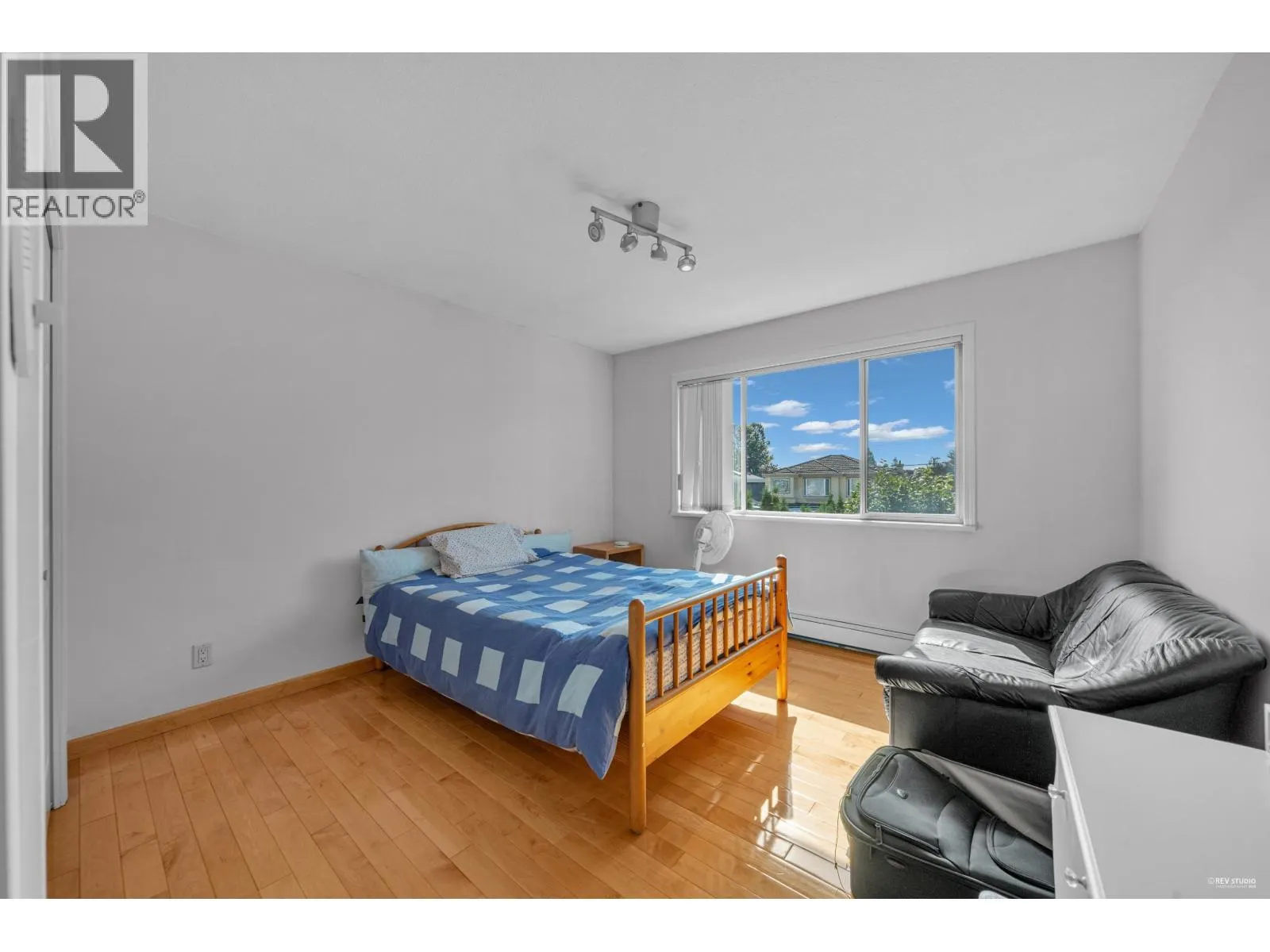 426 W 44TH AVENUE