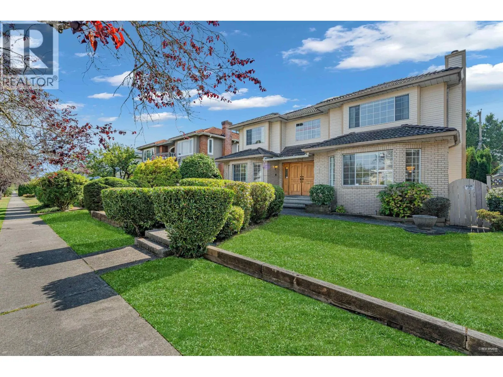 426 W 44TH AVENUE