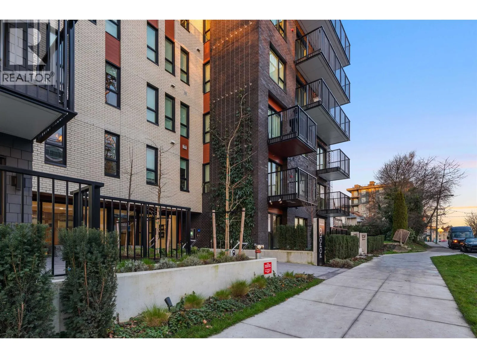 601 2235 E BROADWAY