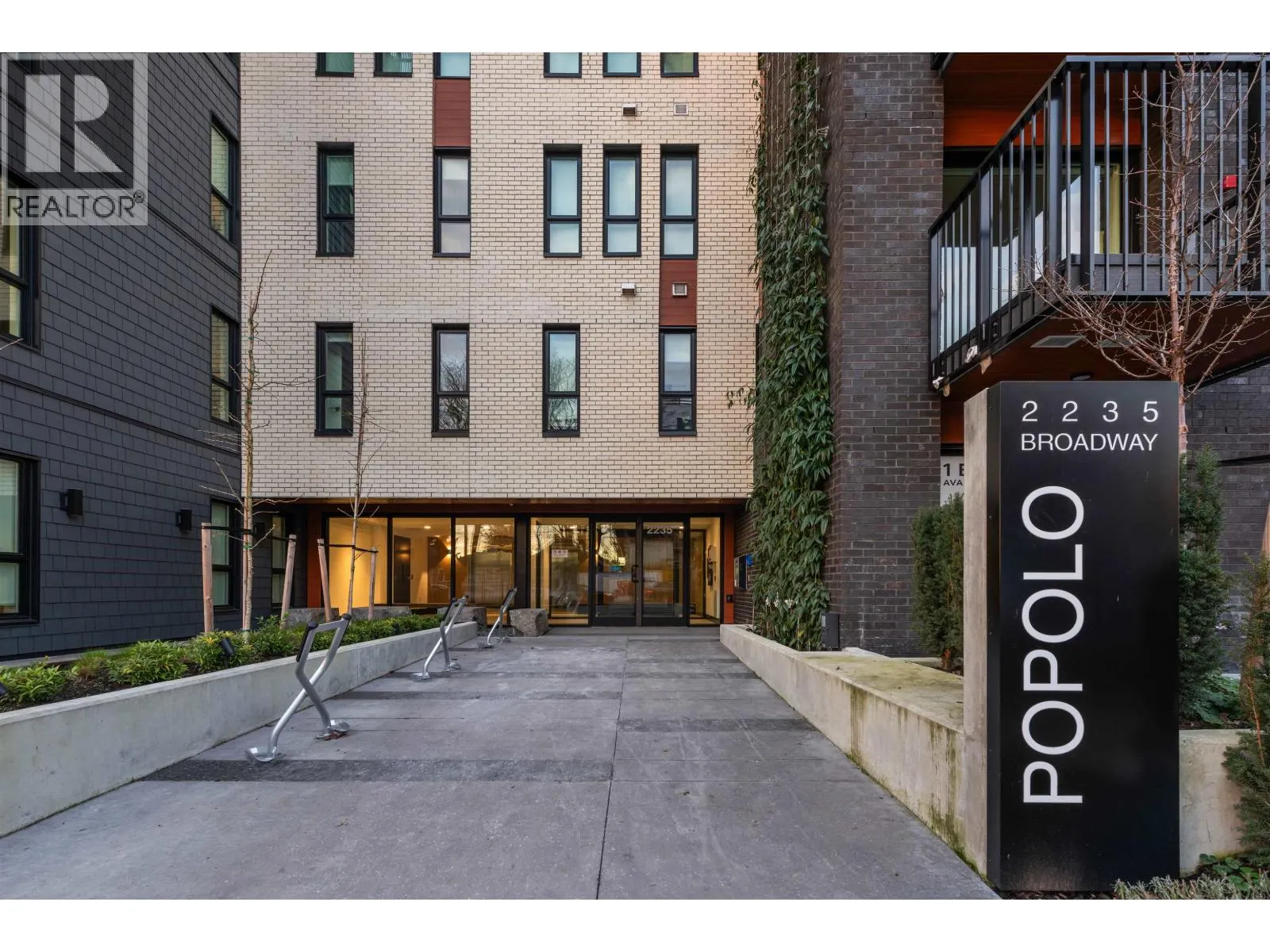 601 2235 E BROADWAY