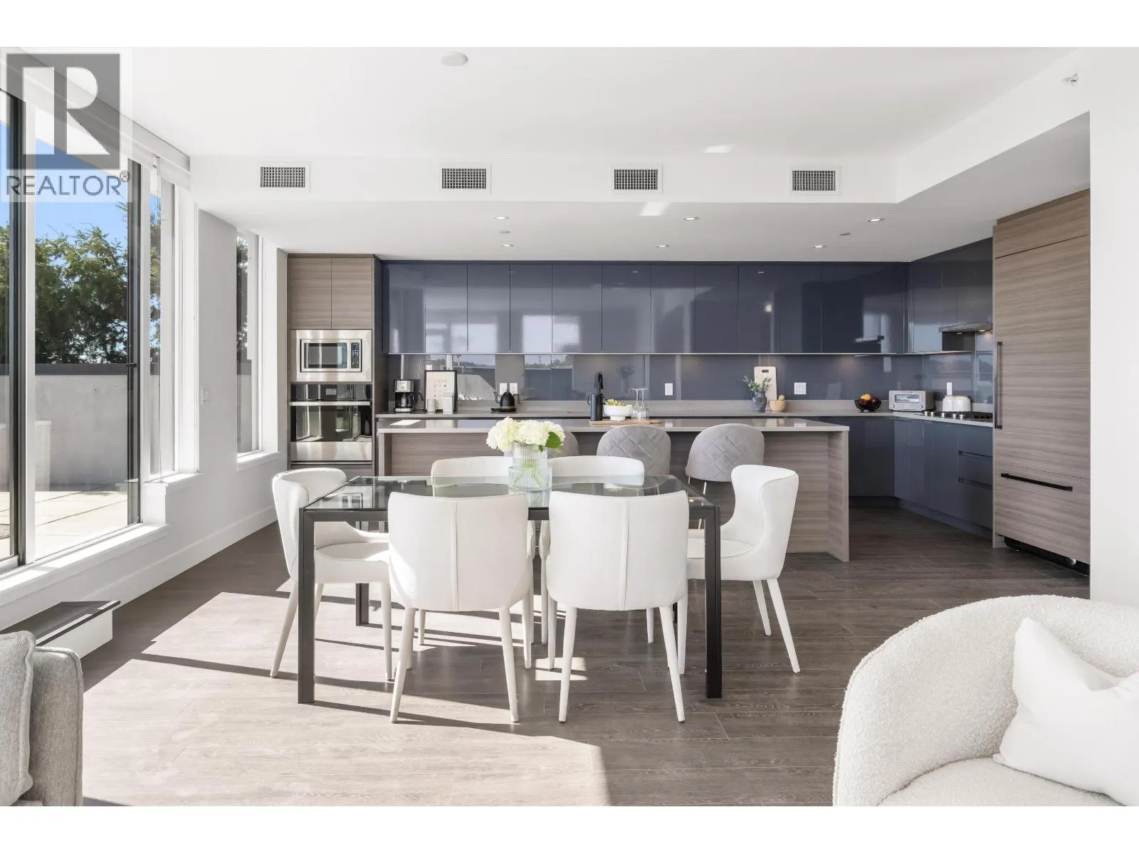 PH 655 8575 RIVERGRASS DRIVE