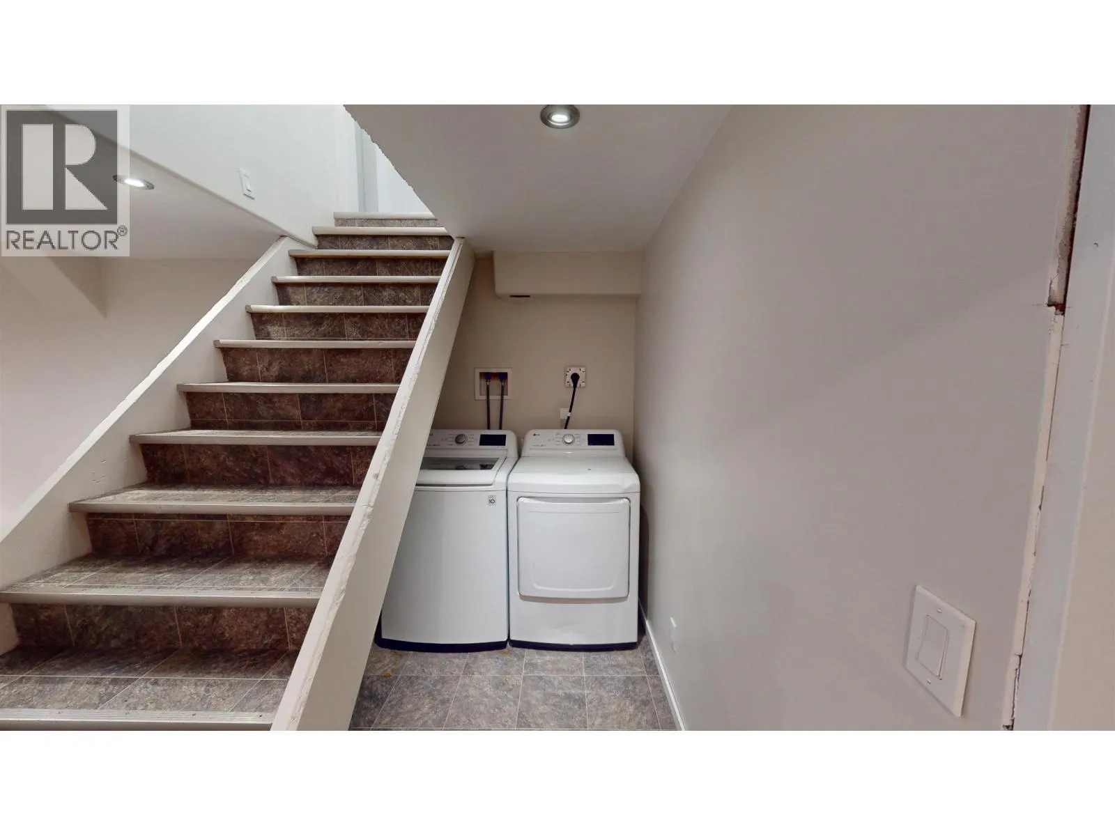 466 WINDER STREET