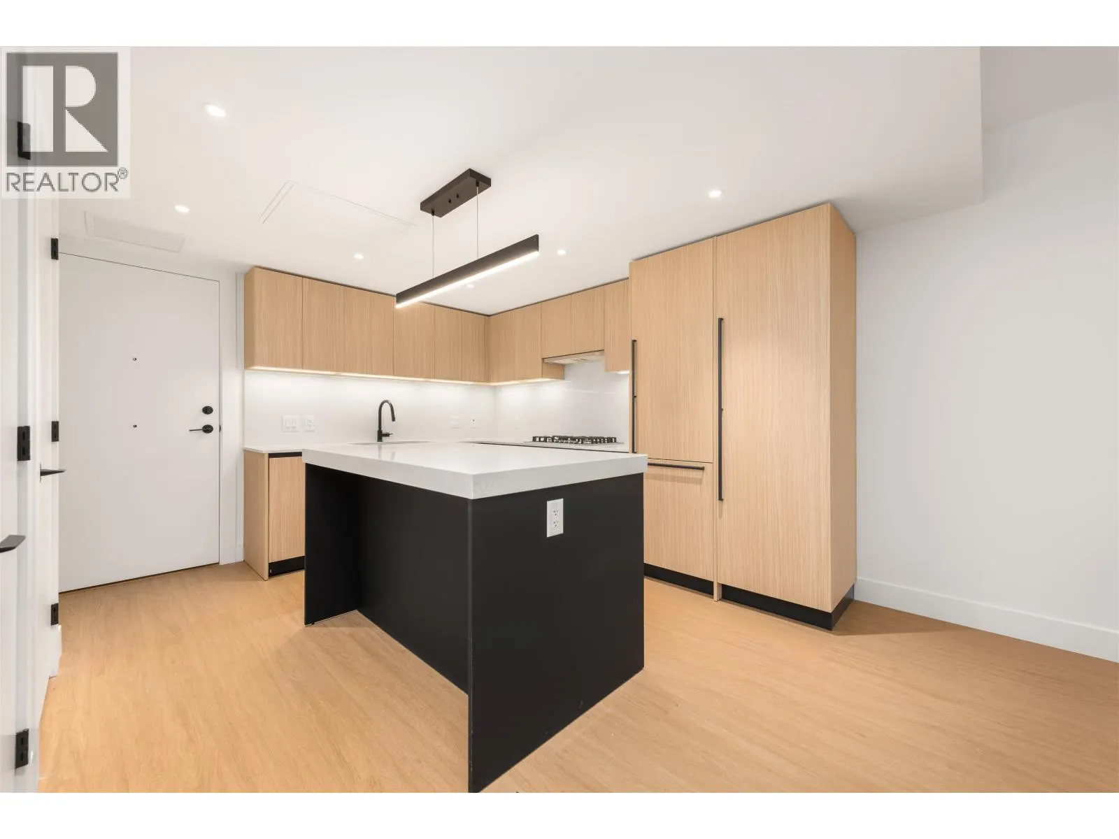 110 2235 E BROADWAY
