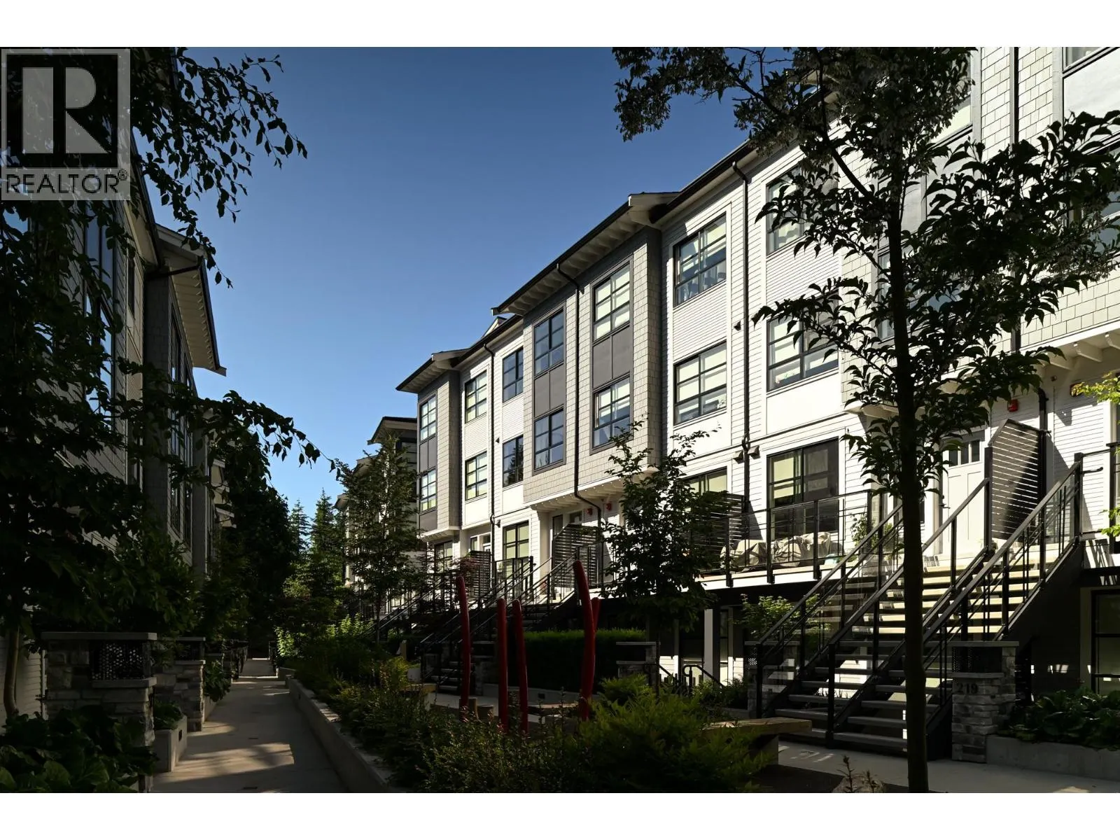 213 2045 HERITAGE PARK LANE