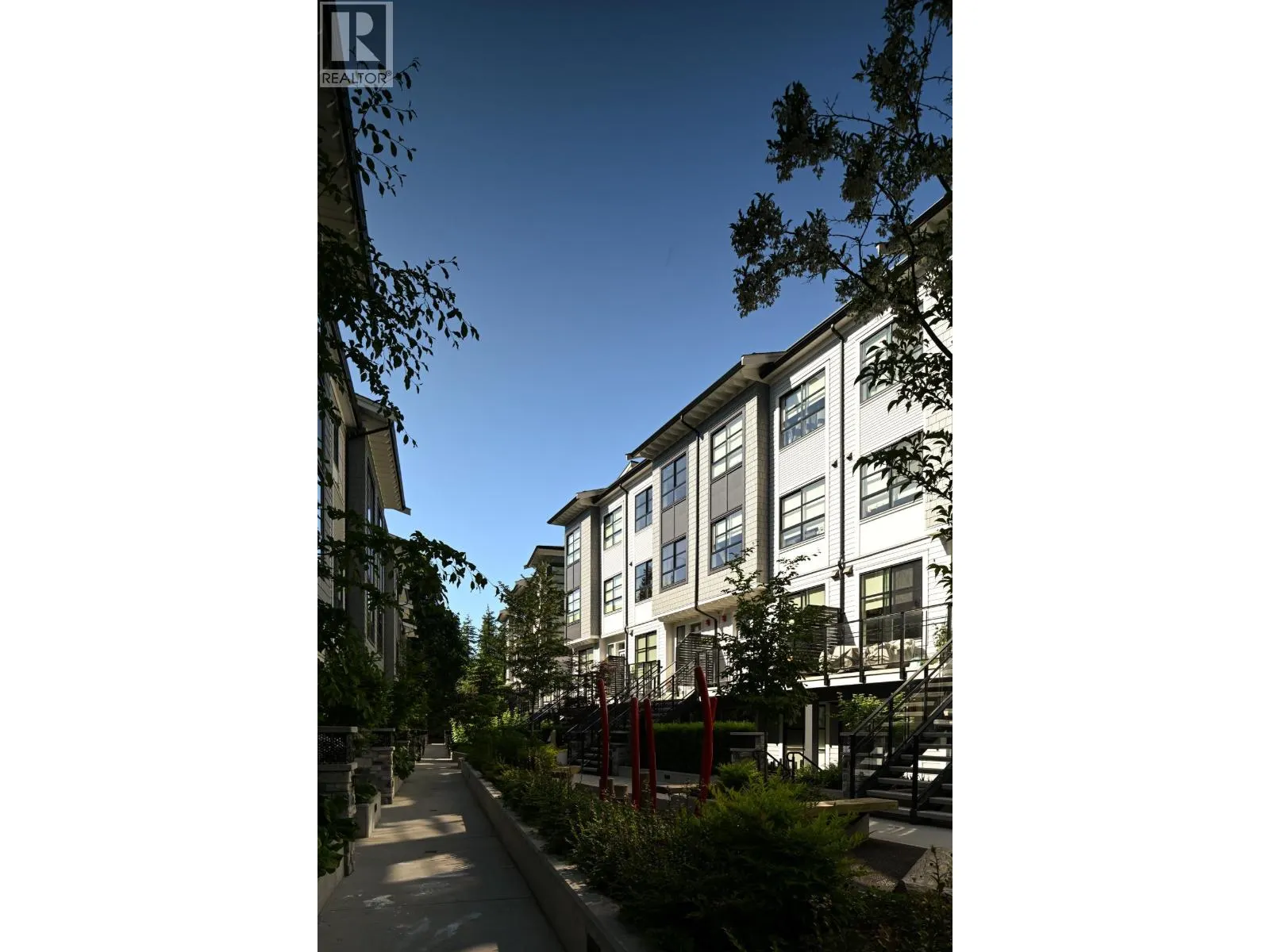 207 2045 HERITAGE PARK LANE