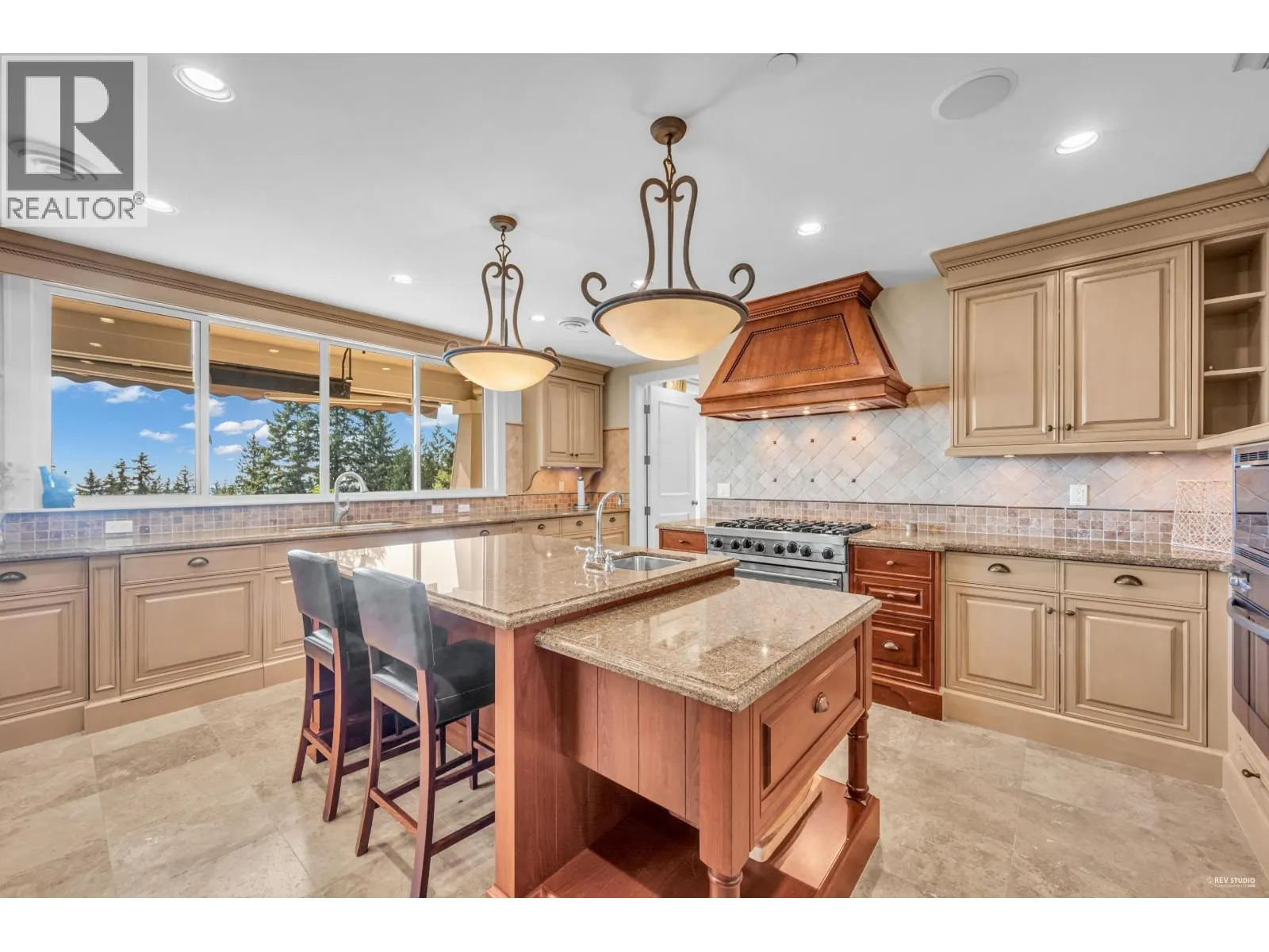 2495 HUDSON COURT