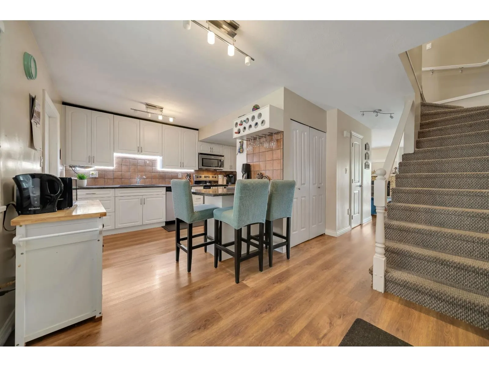 84 27272 32 AVENUE