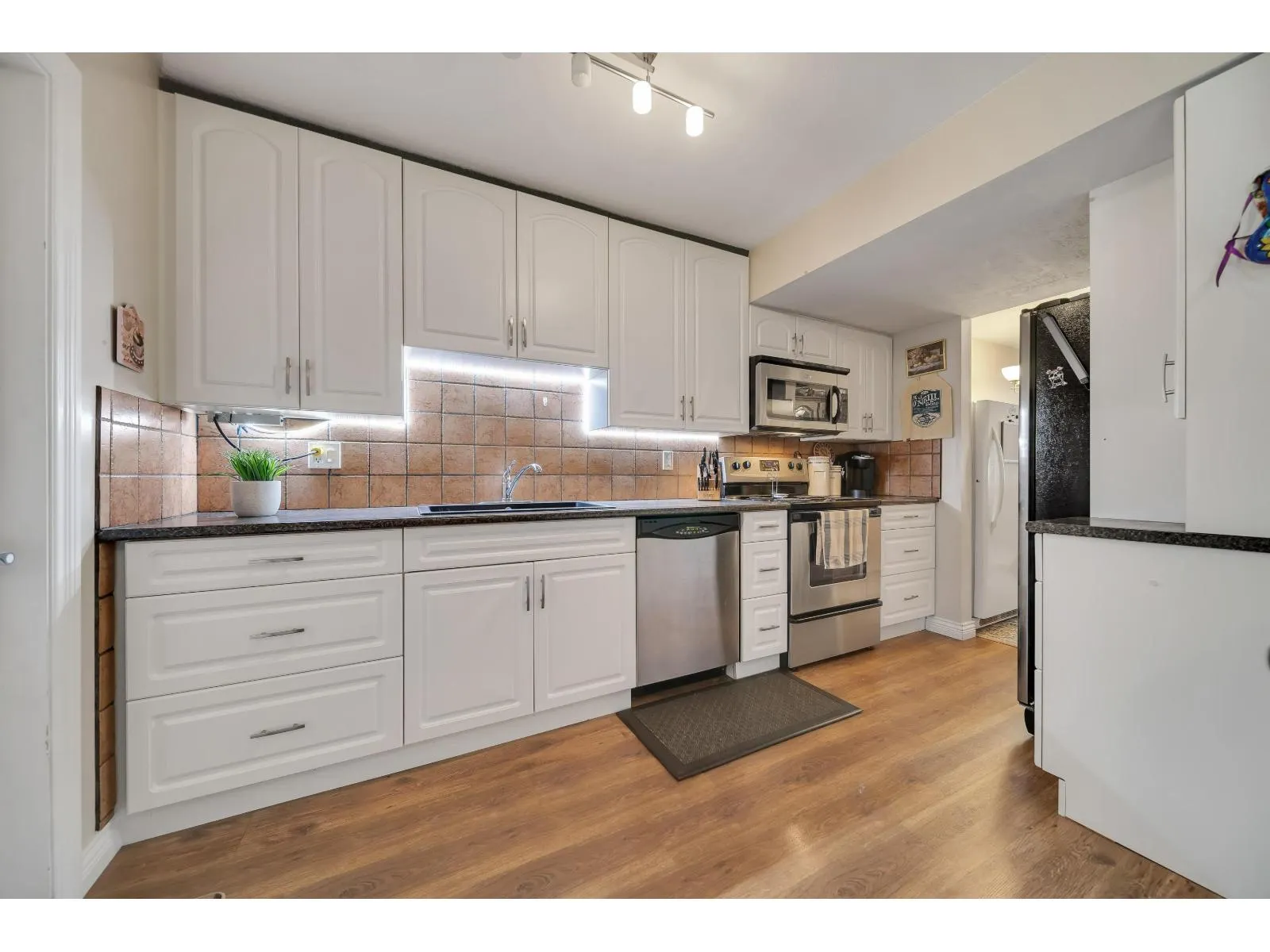 84 27272 32 AVENUE