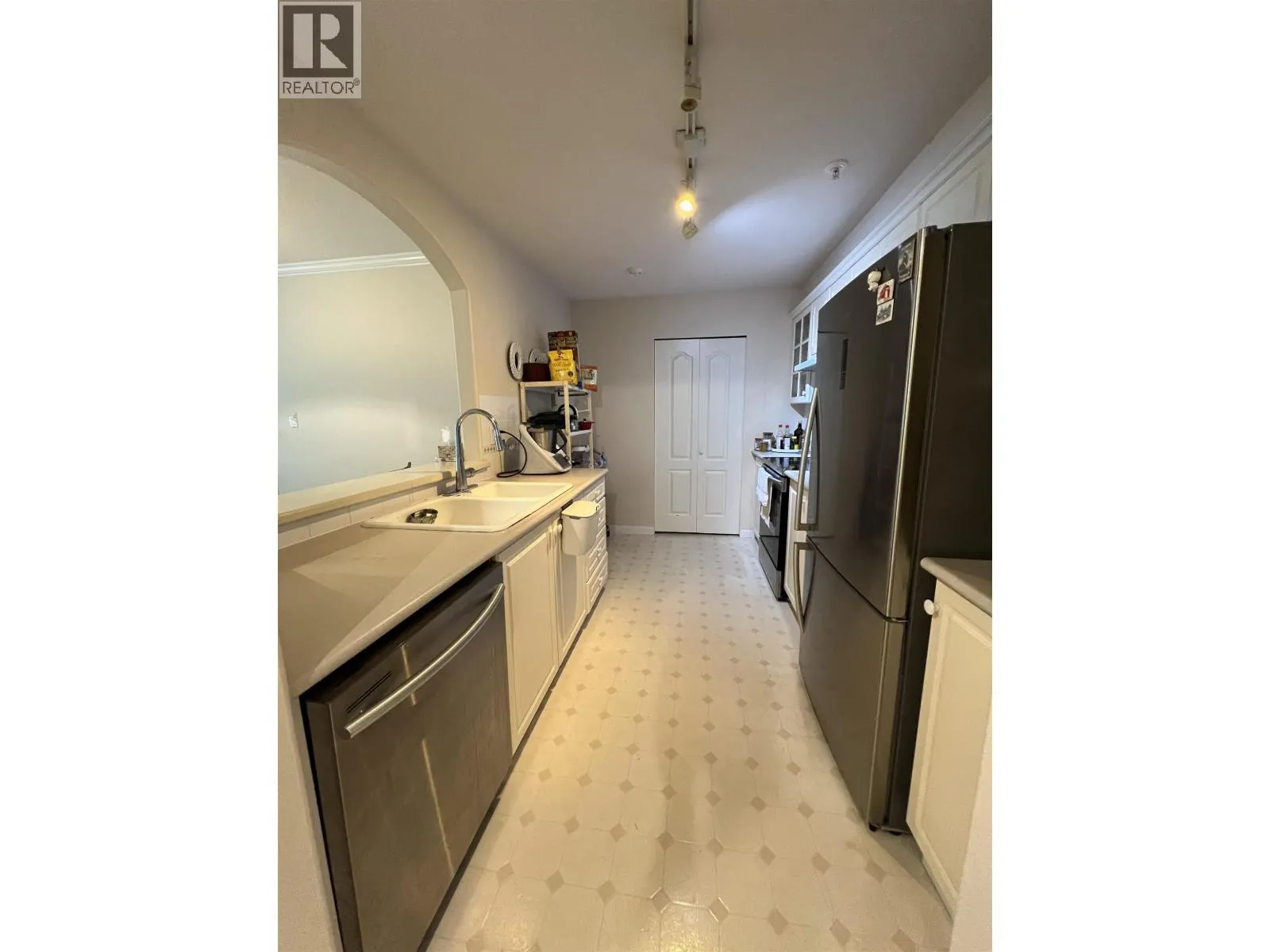 208 5900 DOVER CR