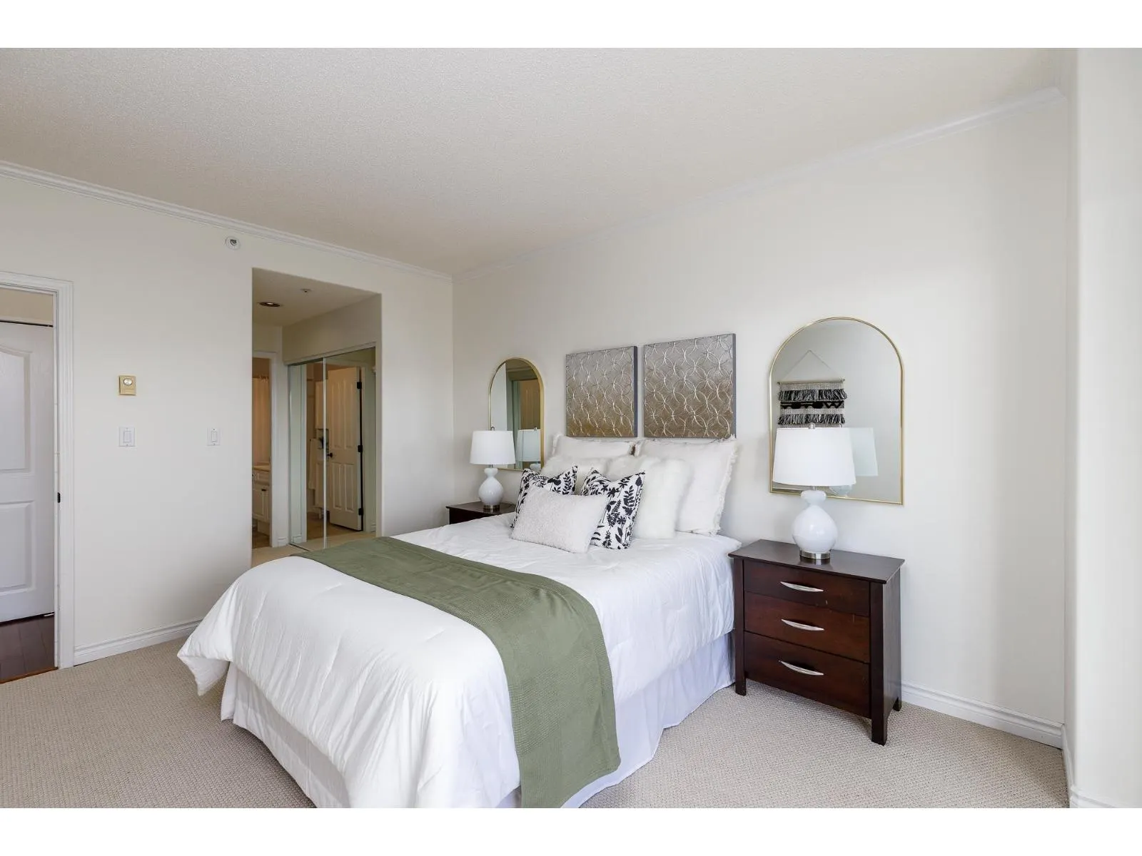 1501 3190 GLADWIN ROAD