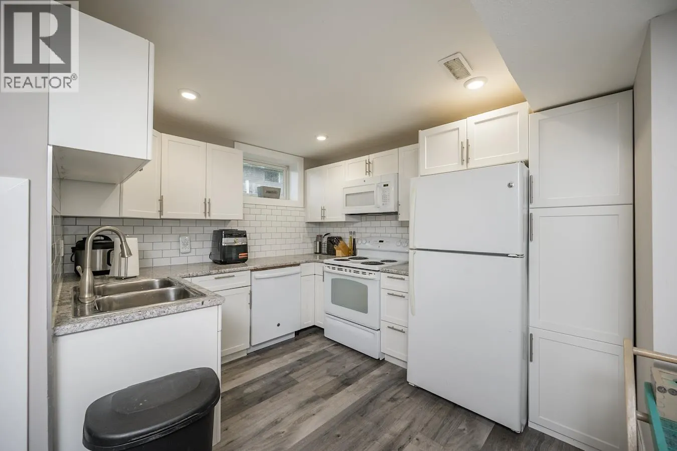 7190 THOMPSON DRIVE