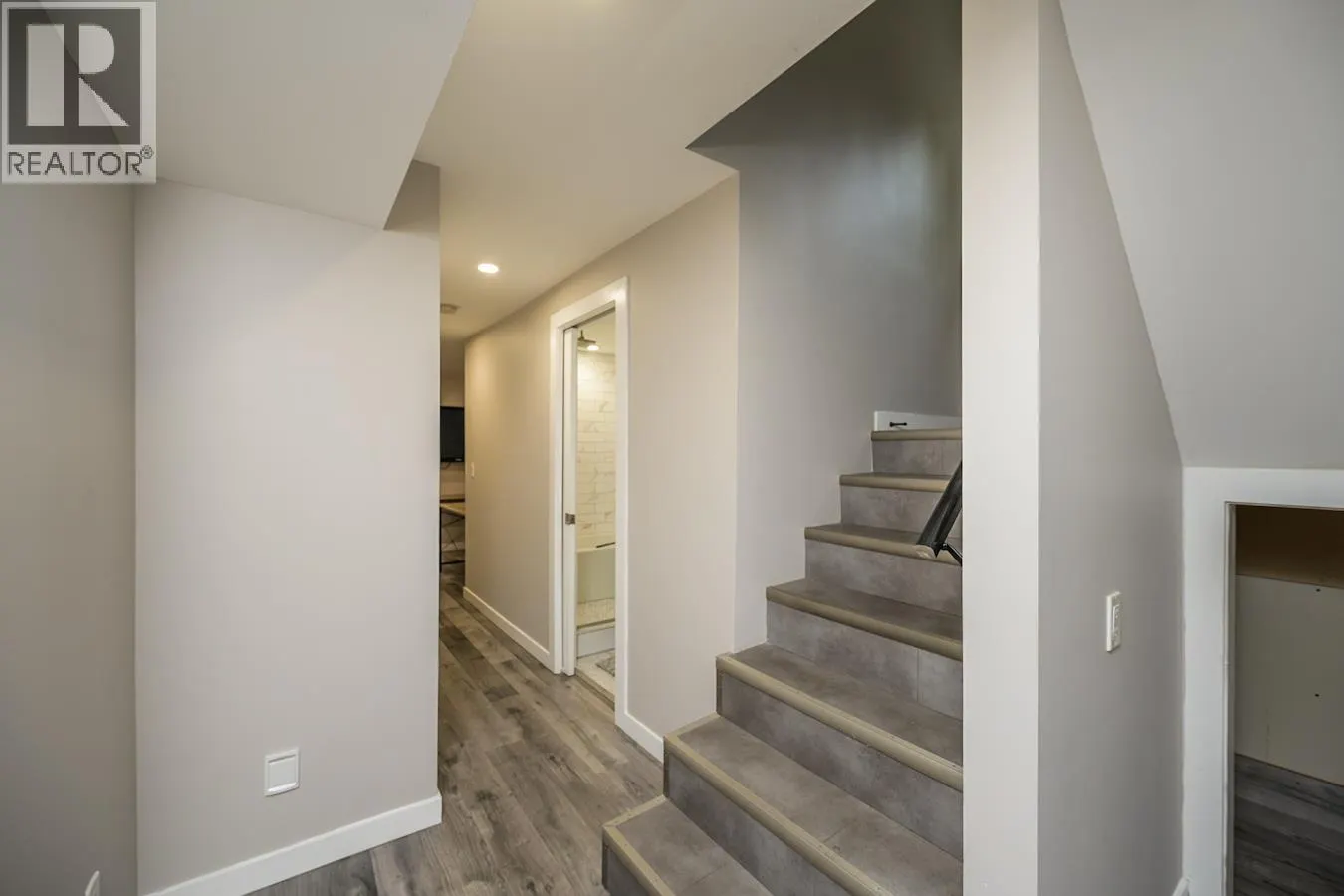 7190 THOMPSON DRIVE